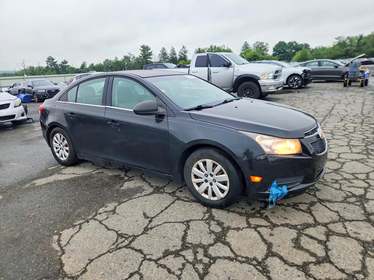 2011 Chevrolet Cruze Ls Black vin: 1G1PC5SH4B7232612