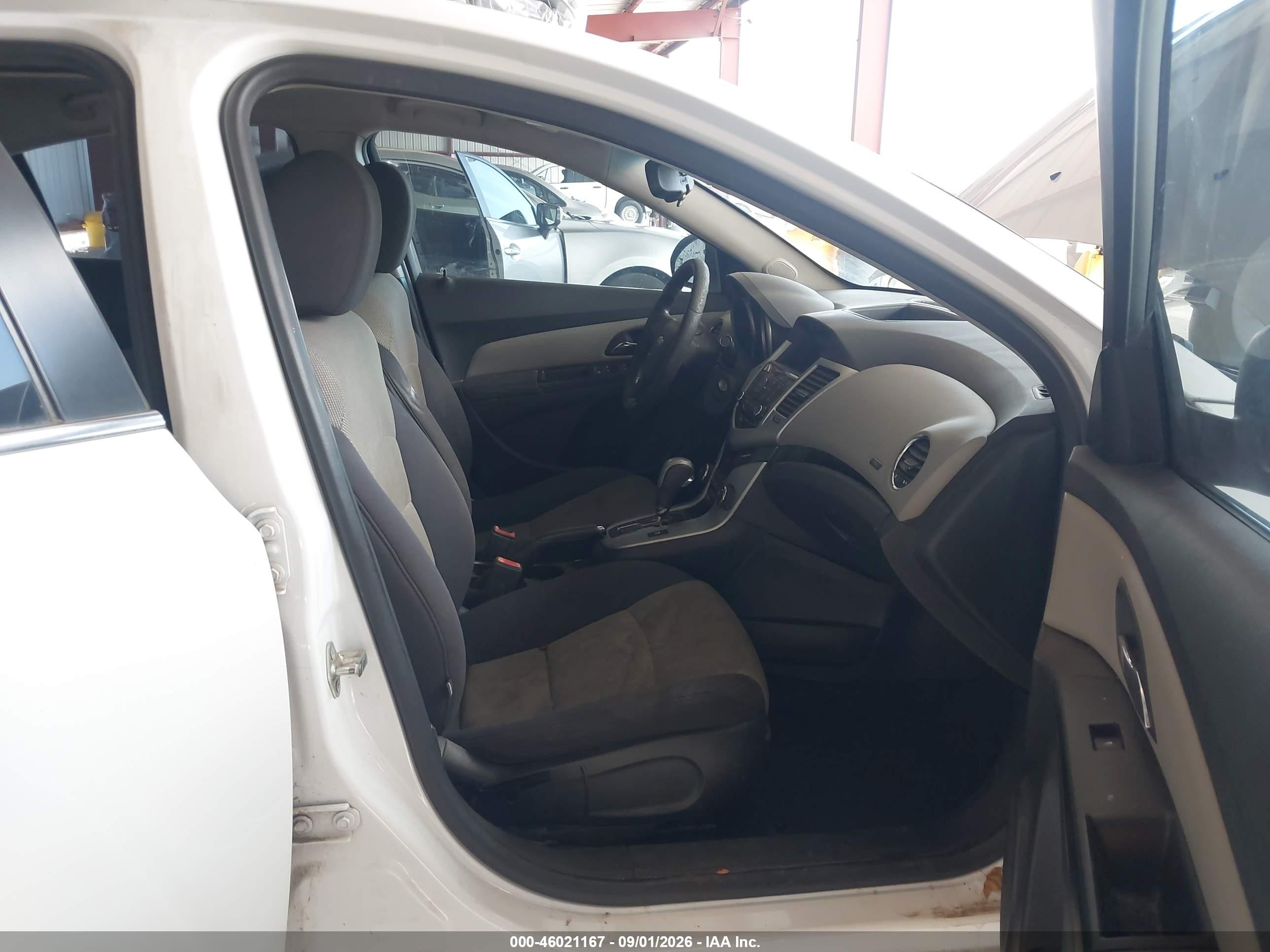 2012 Chevrolet Cruze Ls White vin: 1G1PC5SH4C7378087