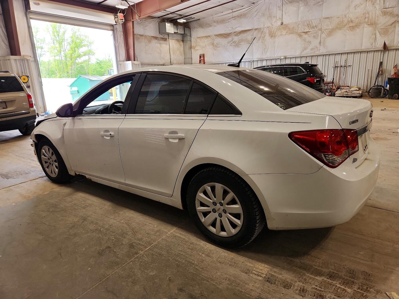 2011 Chevrolet Cruze Ls White vin: 1G1PC5SH5B7129666