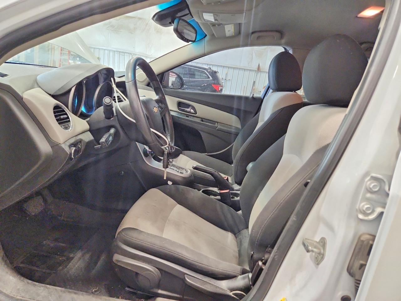 2011 Chevrolet Cruze Ls White vin: 1G1PC5SH5B7129666