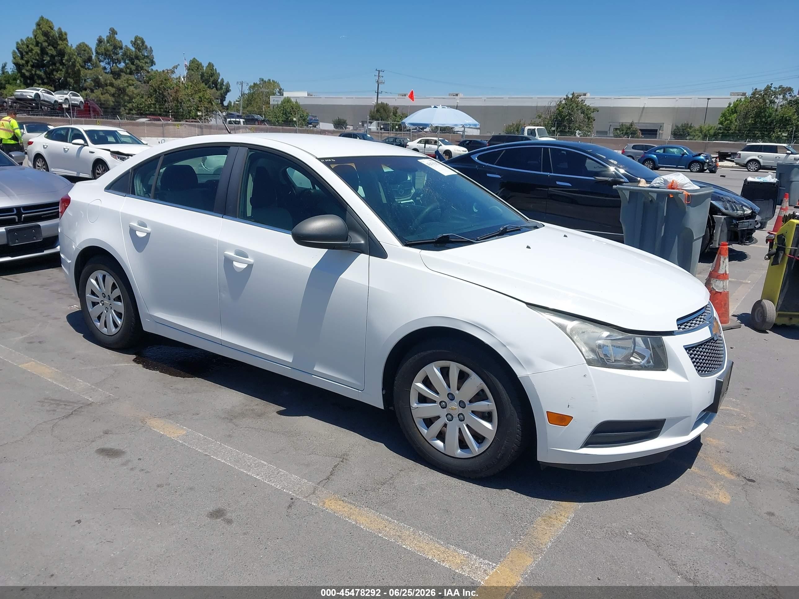 2011 Chevrolet Cruze Ls White vin: 1G1PC5SH6B7121835