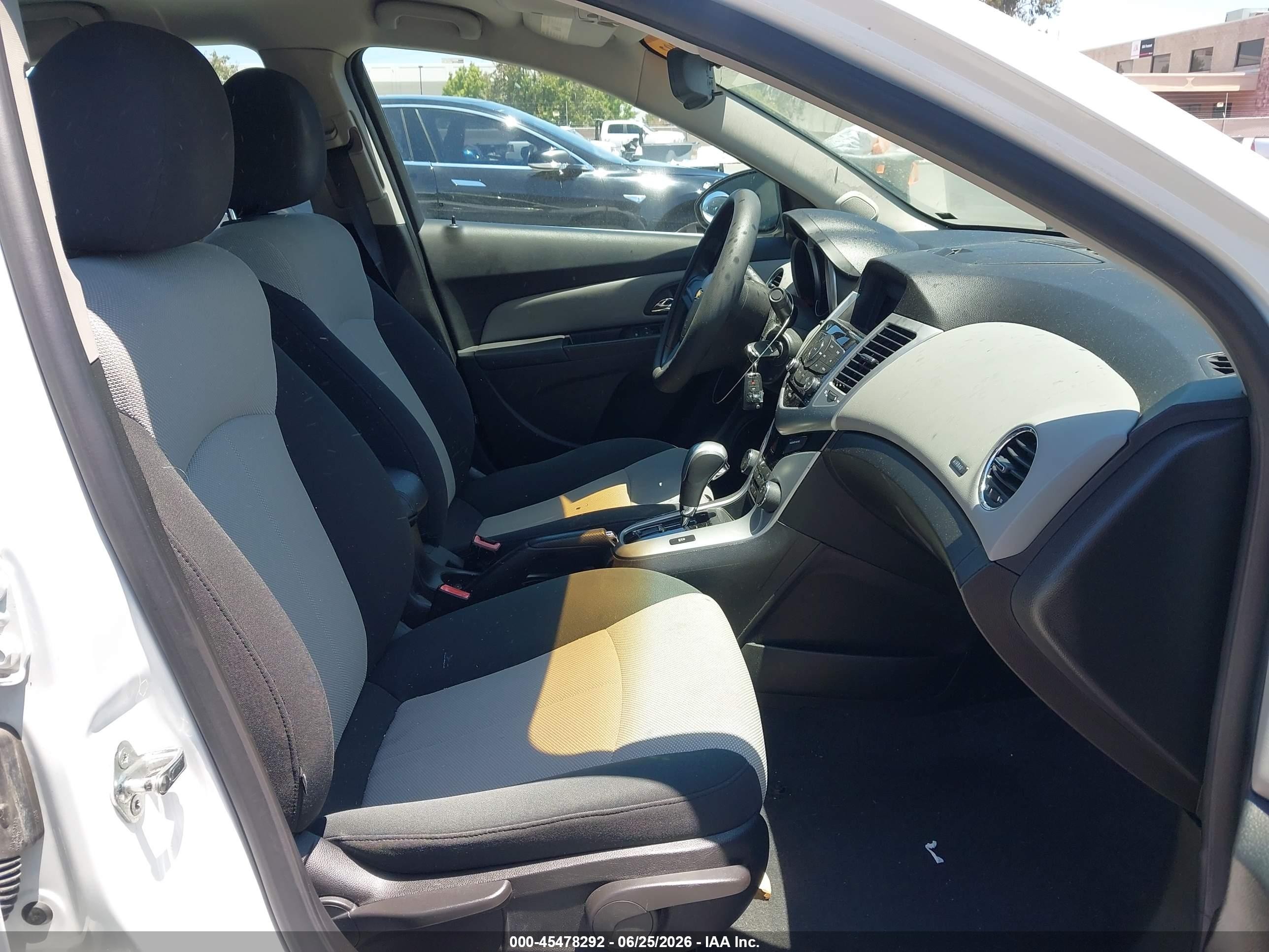 2011 Chevrolet Cruze Ls White vin: 1G1PC5SH6B7121835
