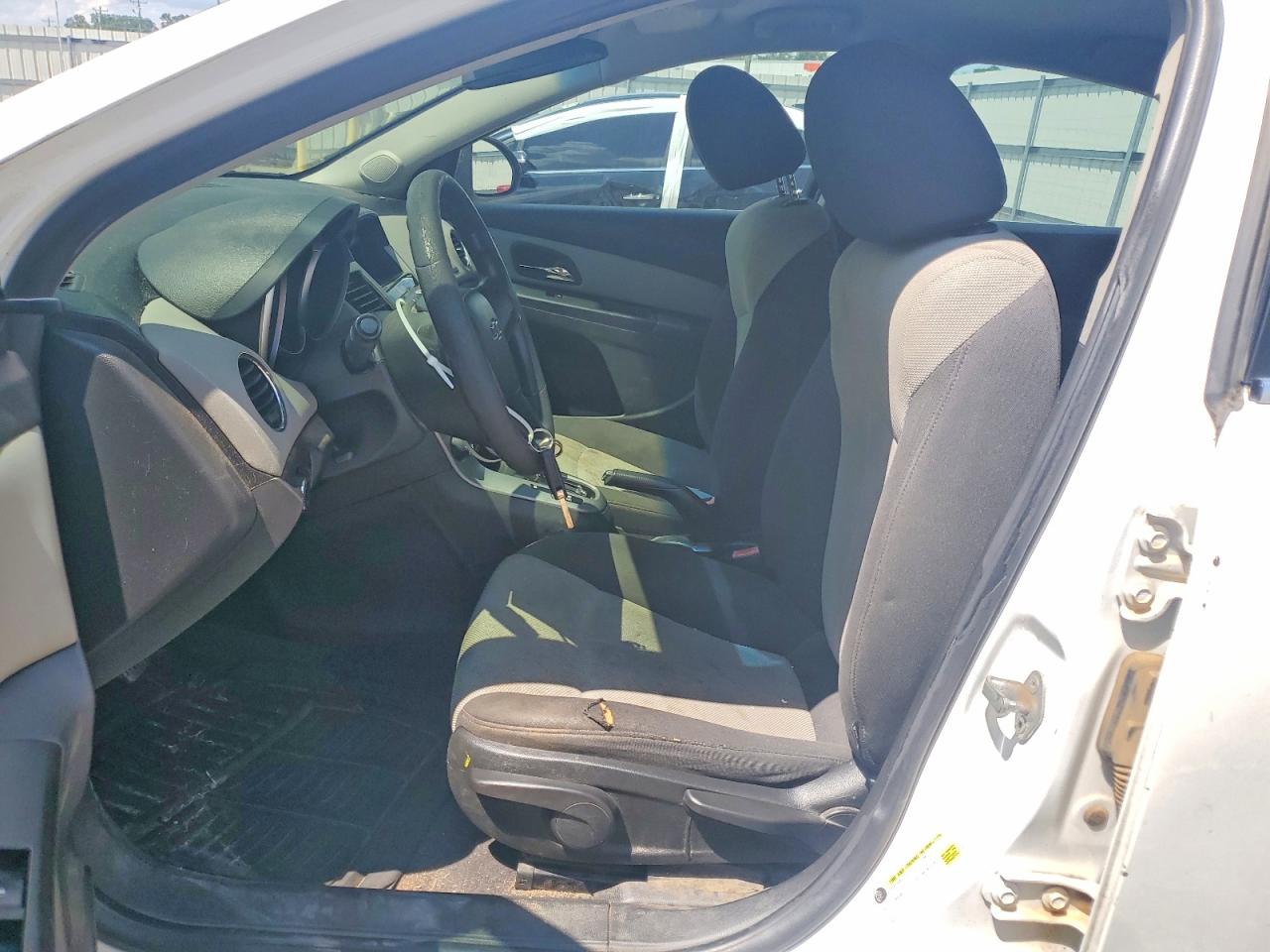 2011 Chevrolet Cruze Ls White vin: 1G1PC5SH7B7135369