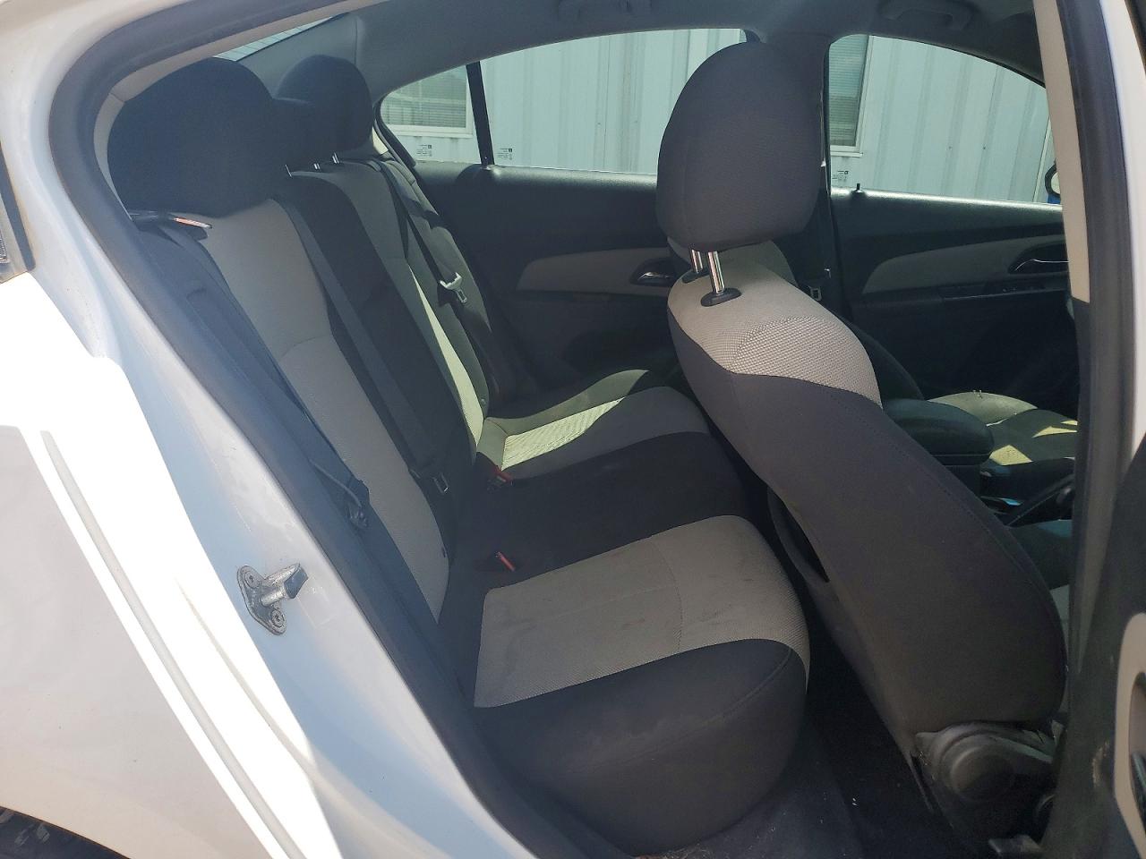 2011 Chevrolet Cruze Ls White vin: 1G1PC5SH7B7135369