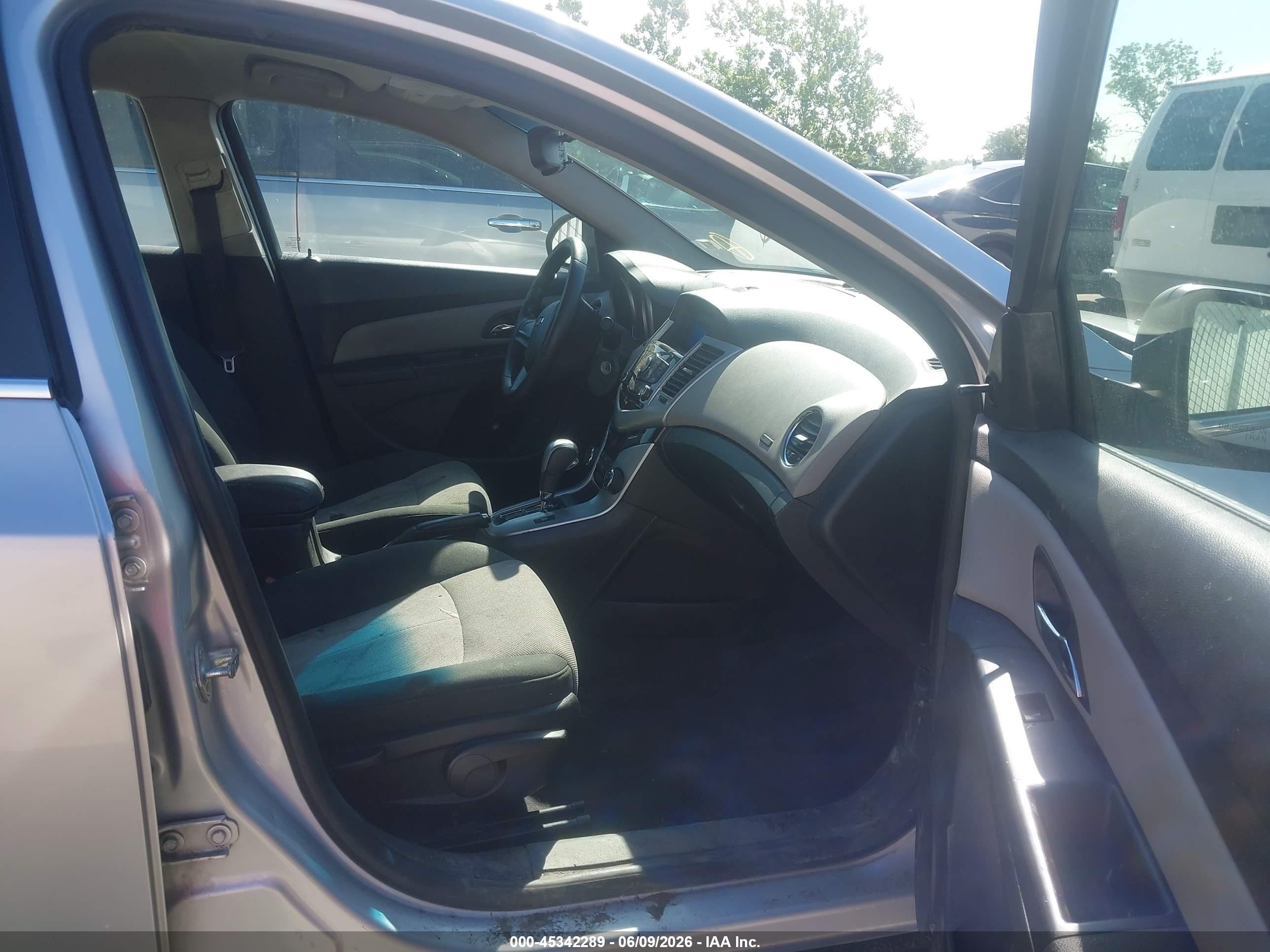 2011 Chevrolet Cruze Ls Silver vin: 1G1PC5SH7B7257777
