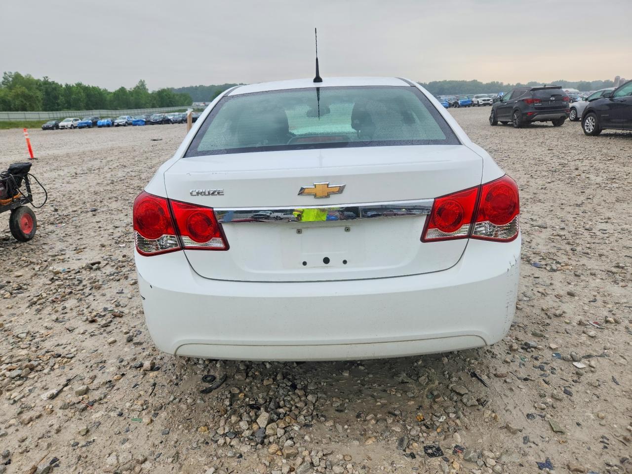 2012 Chevrolet Cruze Ls White vin: 1G1PC5SH7C7159883
