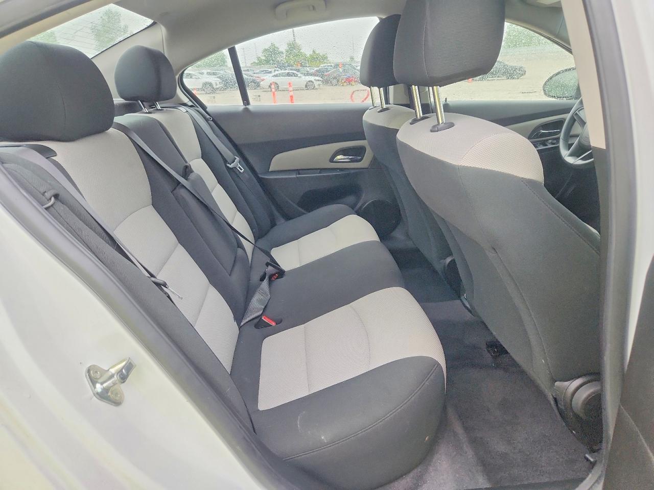2012 Chevrolet Cruze Ls White vin: 1G1PC5SH7C7159883