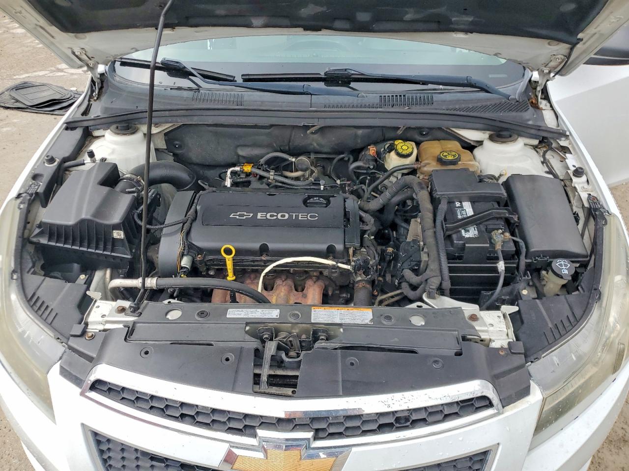 2012 Chevrolet Cruze Ls White vin: 1G1PC5SH7C7353104