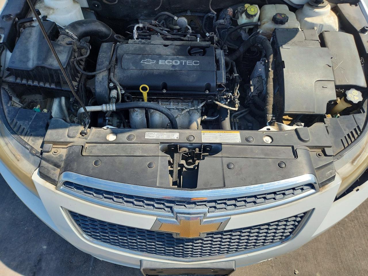 2011 Chevrolet Cruze Ls White vin: 1G1PC5SH8B7101537