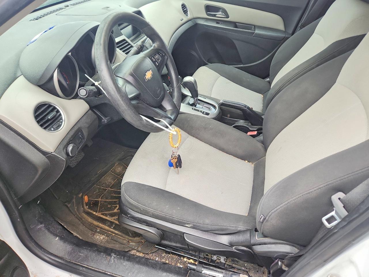 2011 Chevrolet Cruze Ls White vin: 1G1PC5SH8B7153900