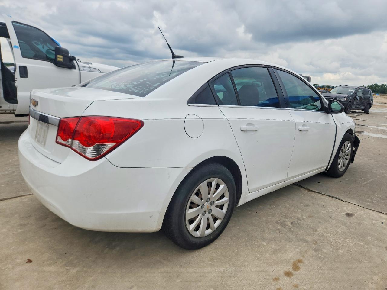 2011 Chevrolet Cruze Ls White vin: 1G1PC5SH8B7153900