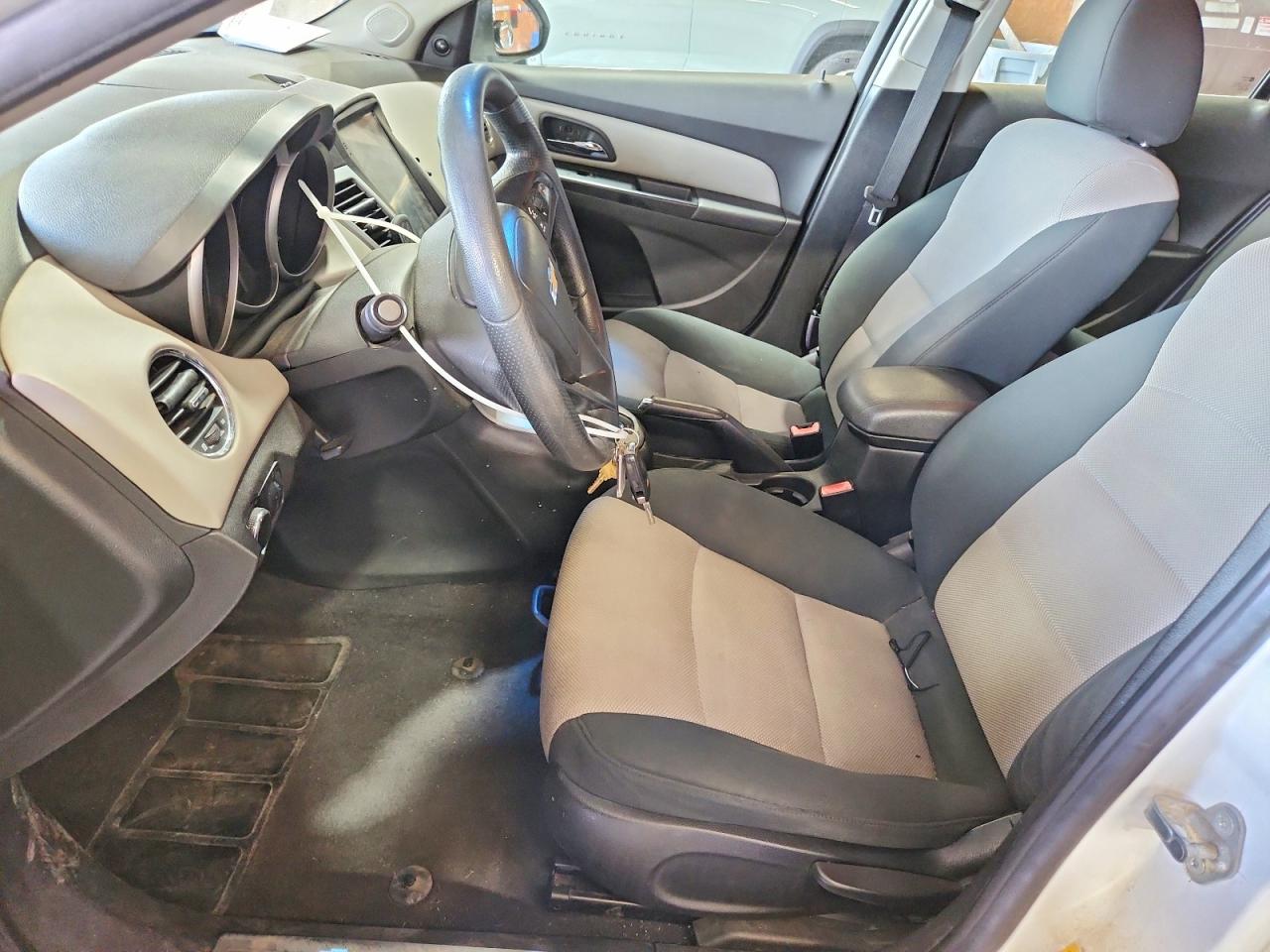 2011 Chevrolet Cruze Ls White vin: 1G1PC5SH8B7297690