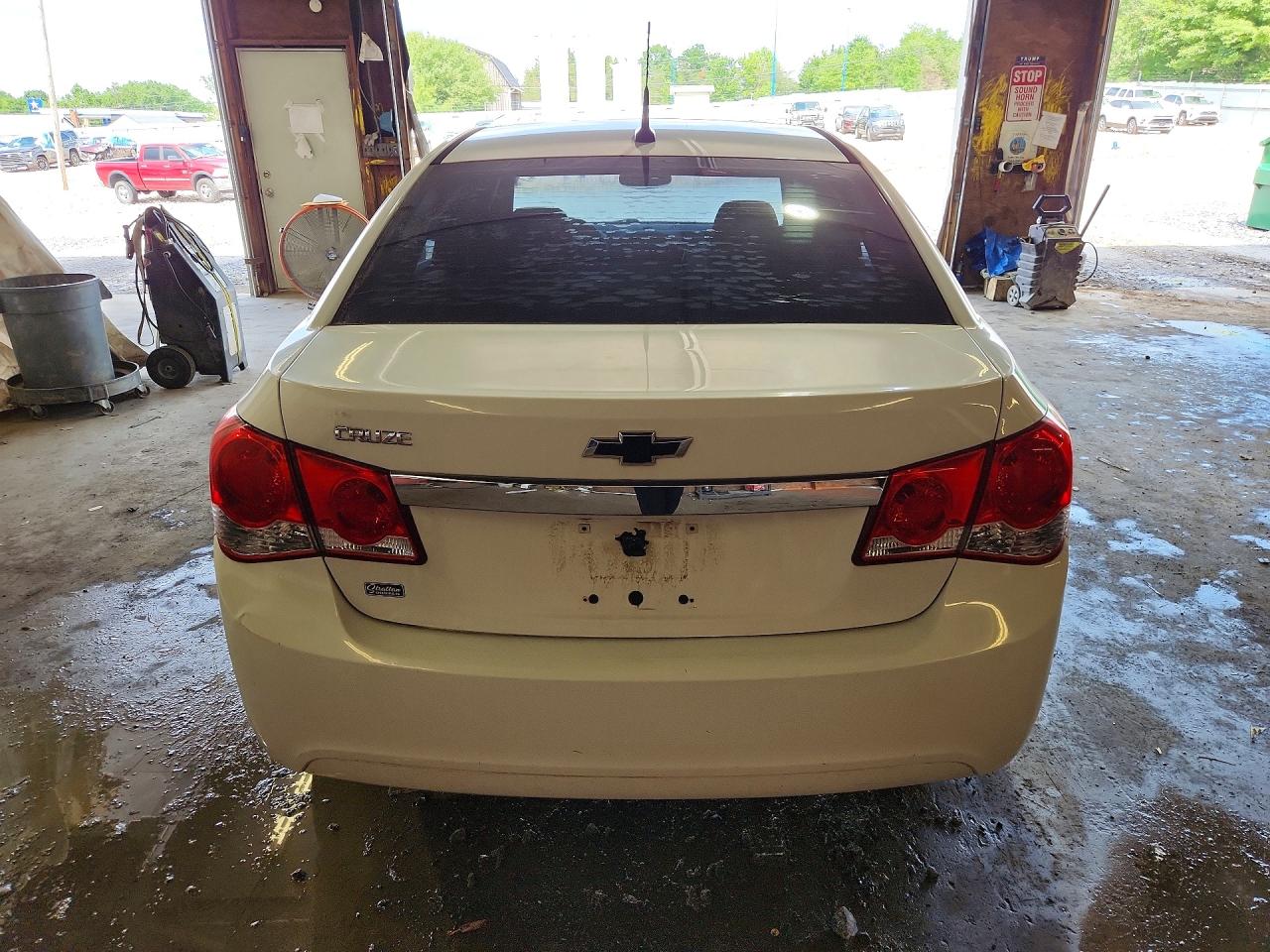 2011 Chevrolet Cruze Ls White vin: 1G1PC5SH8B7297690