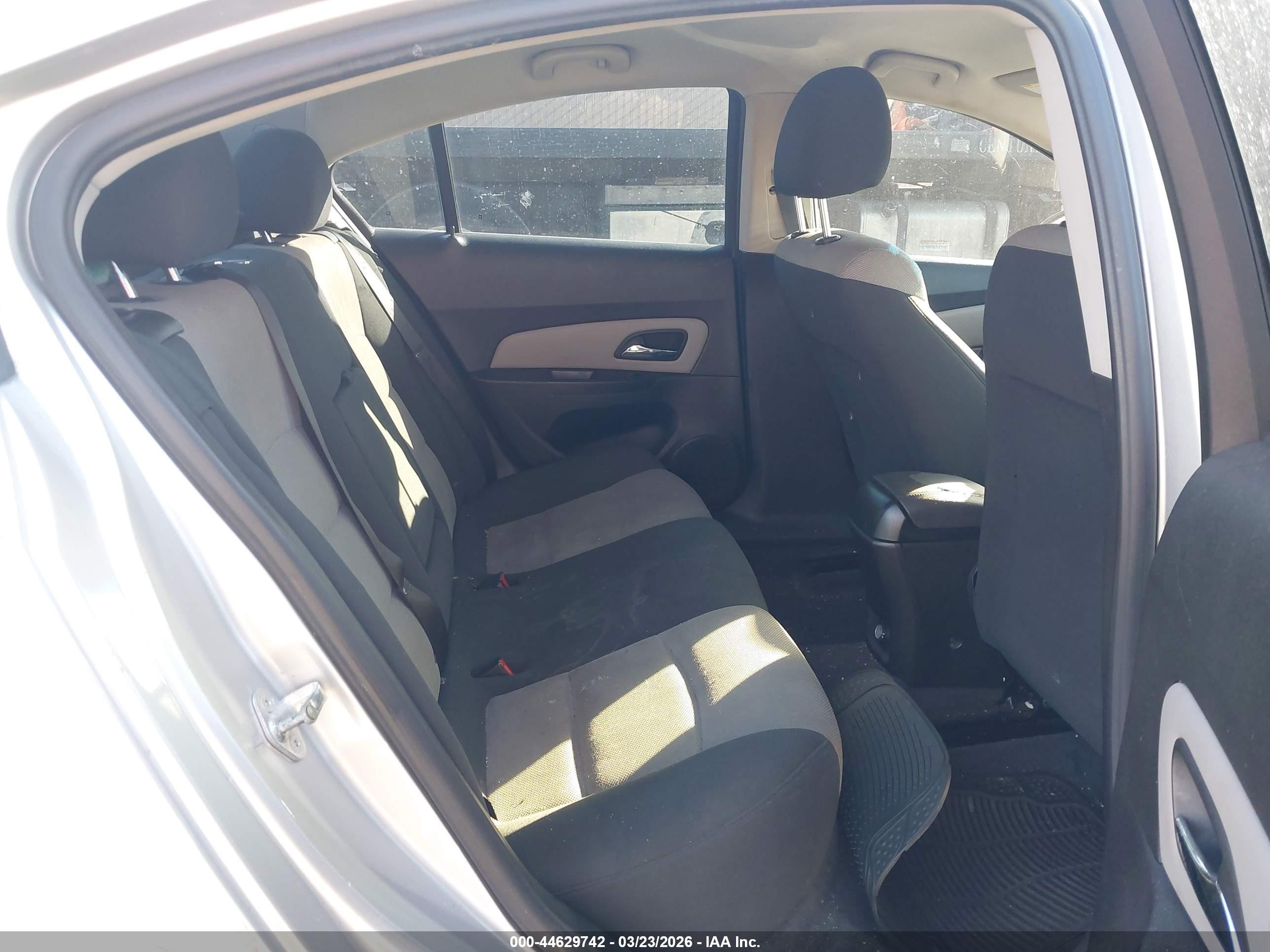 2012 Chevrolet Cruze Ls Silver vin: 1G1PC5SH8C7204698