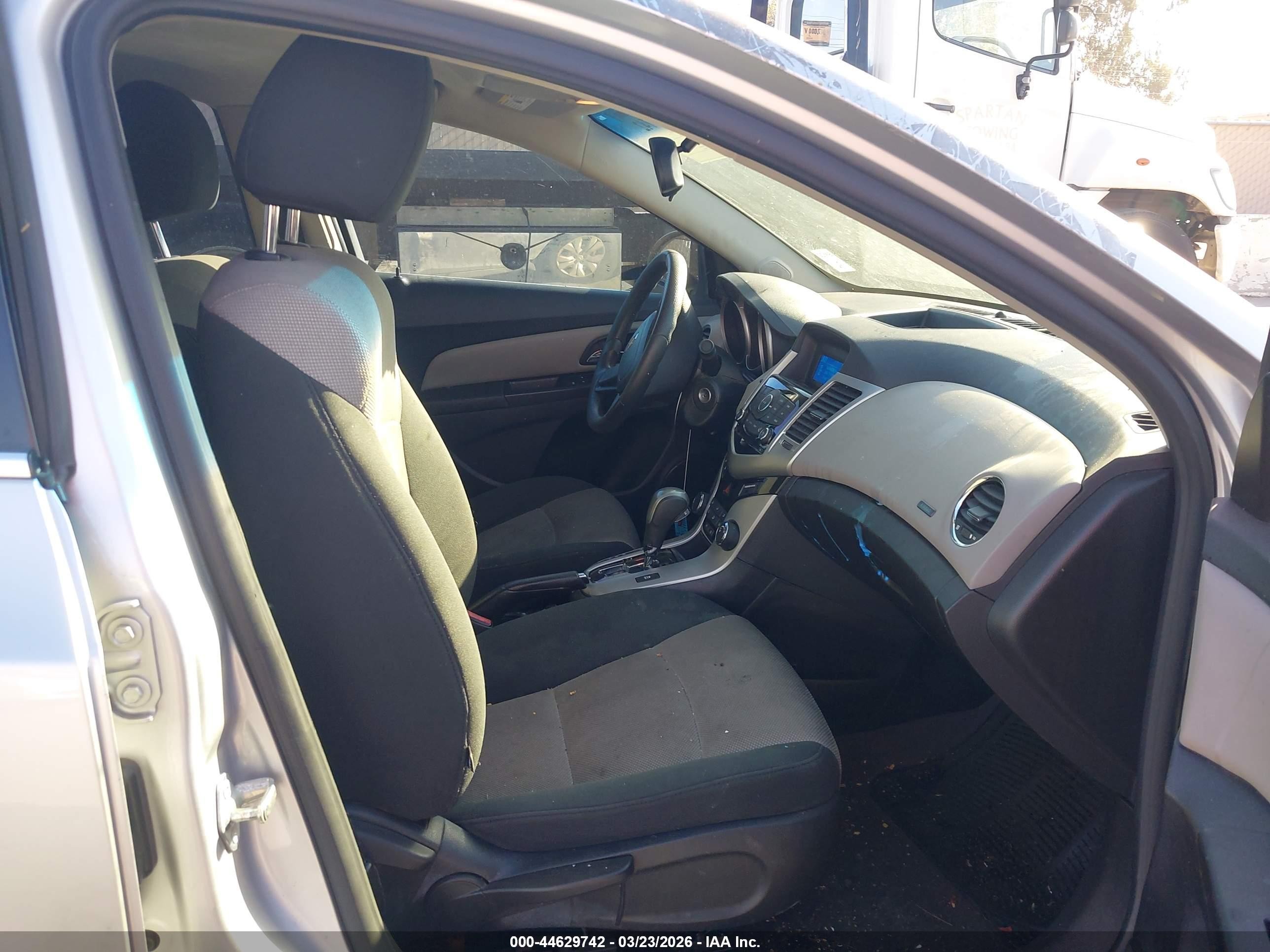 2012 Chevrolet Cruze Ls Silver vin: 1G1PC5SH8C7204698