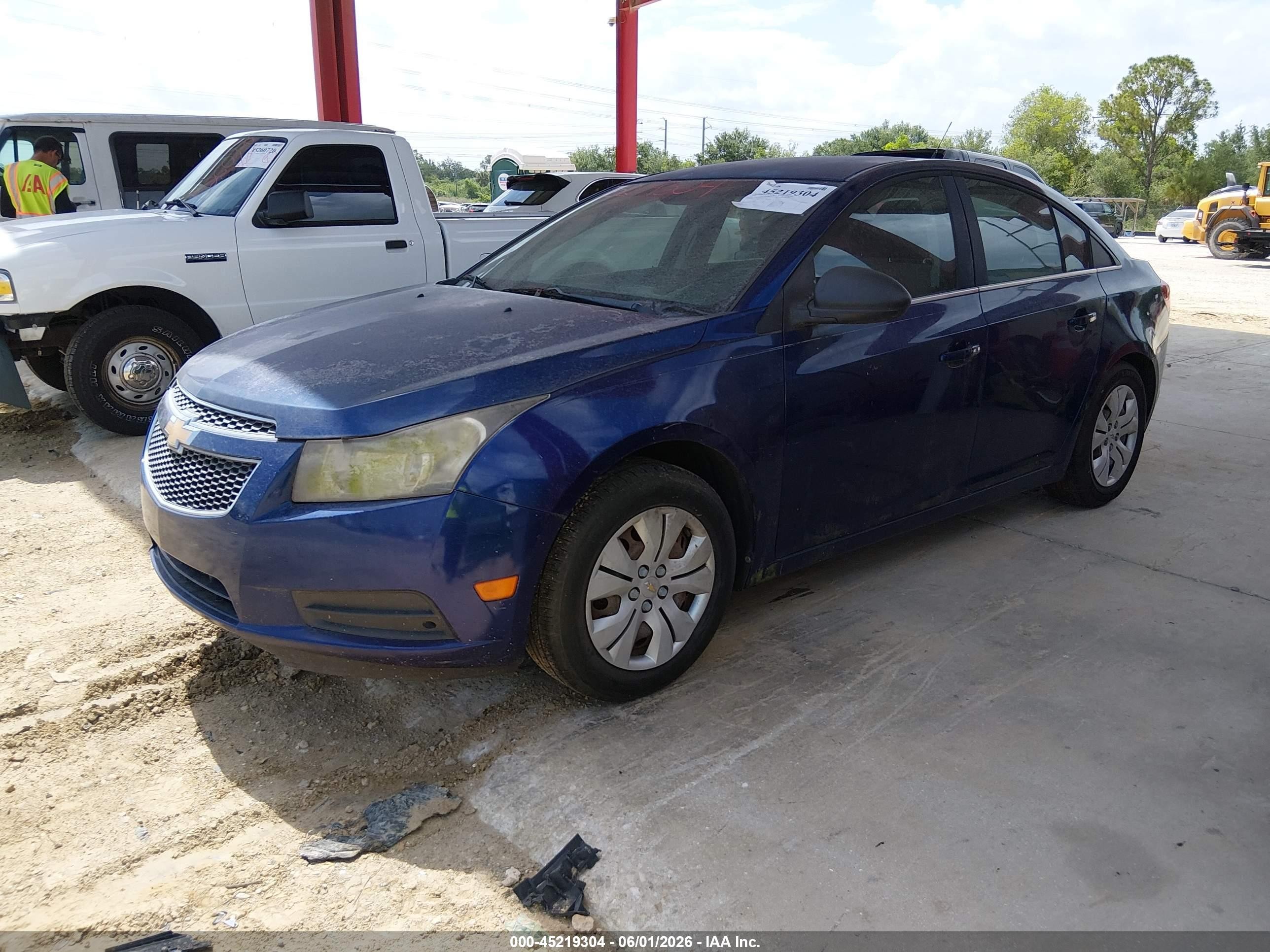2012 Chevrolet Cruze Ls White vin: 1G1PC5SH8C7253111