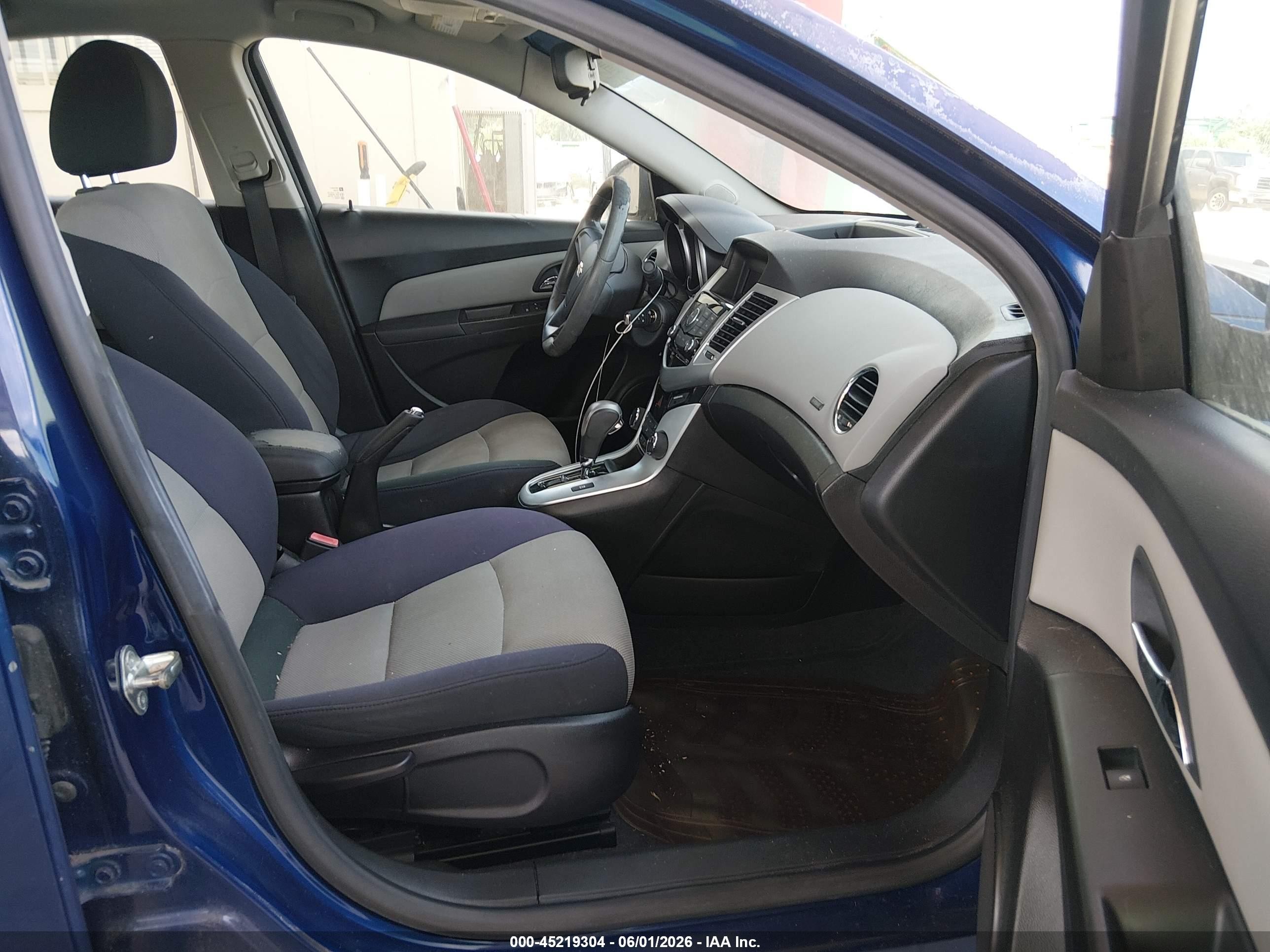 2012 Chevrolet Cruze Ls White vin: 1G1PC5SH8C7253111