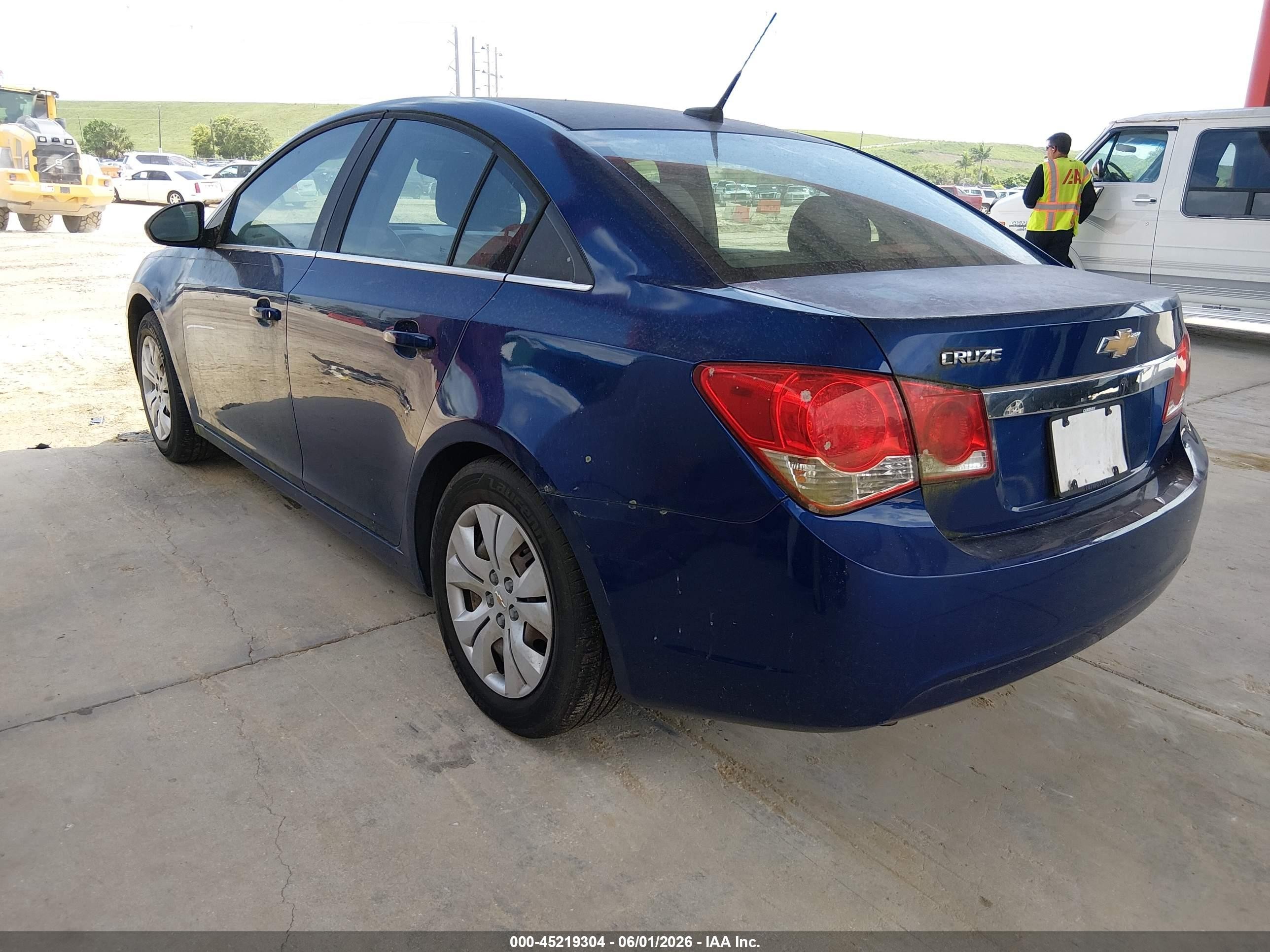 2012 Chevrolet Cruze Ls White vin: 1G1PC5SH8C7253111