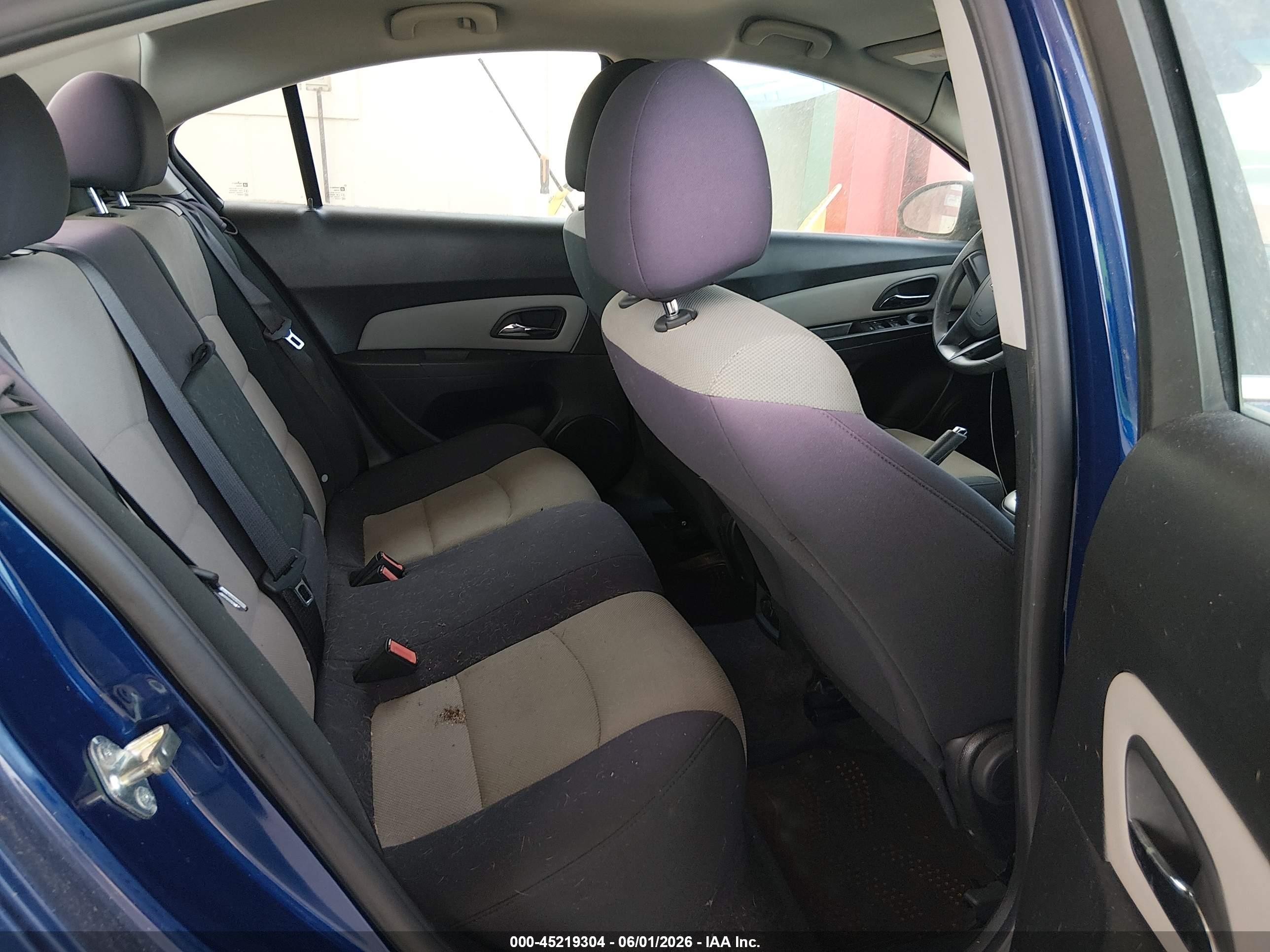2012 Chevrolet Cruze Ls White vin: 1G1PC5SH8C7253111