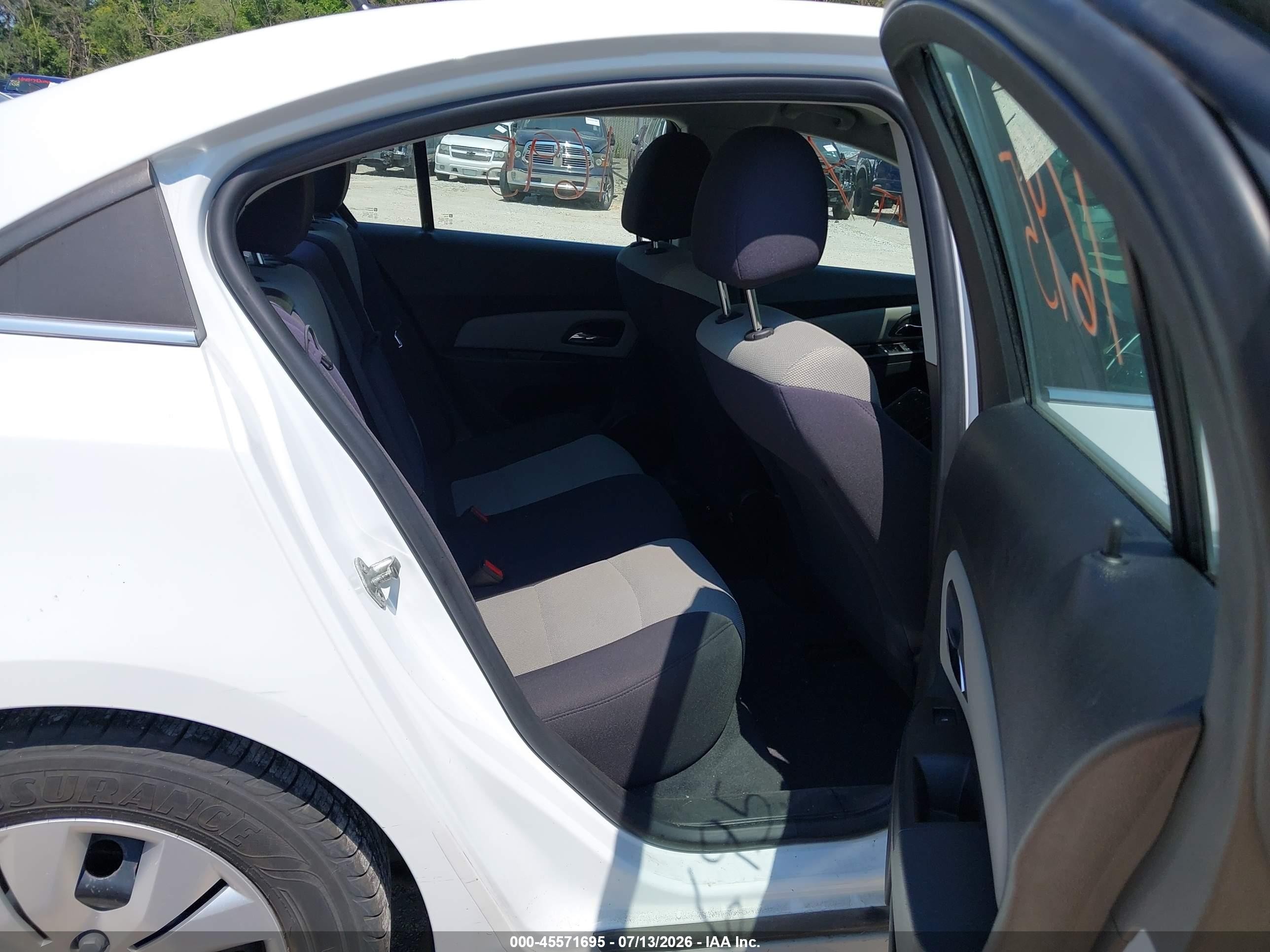 2012 Chevrolet Cruze Ls Белый vin: 1G1PC5SH8C7381512