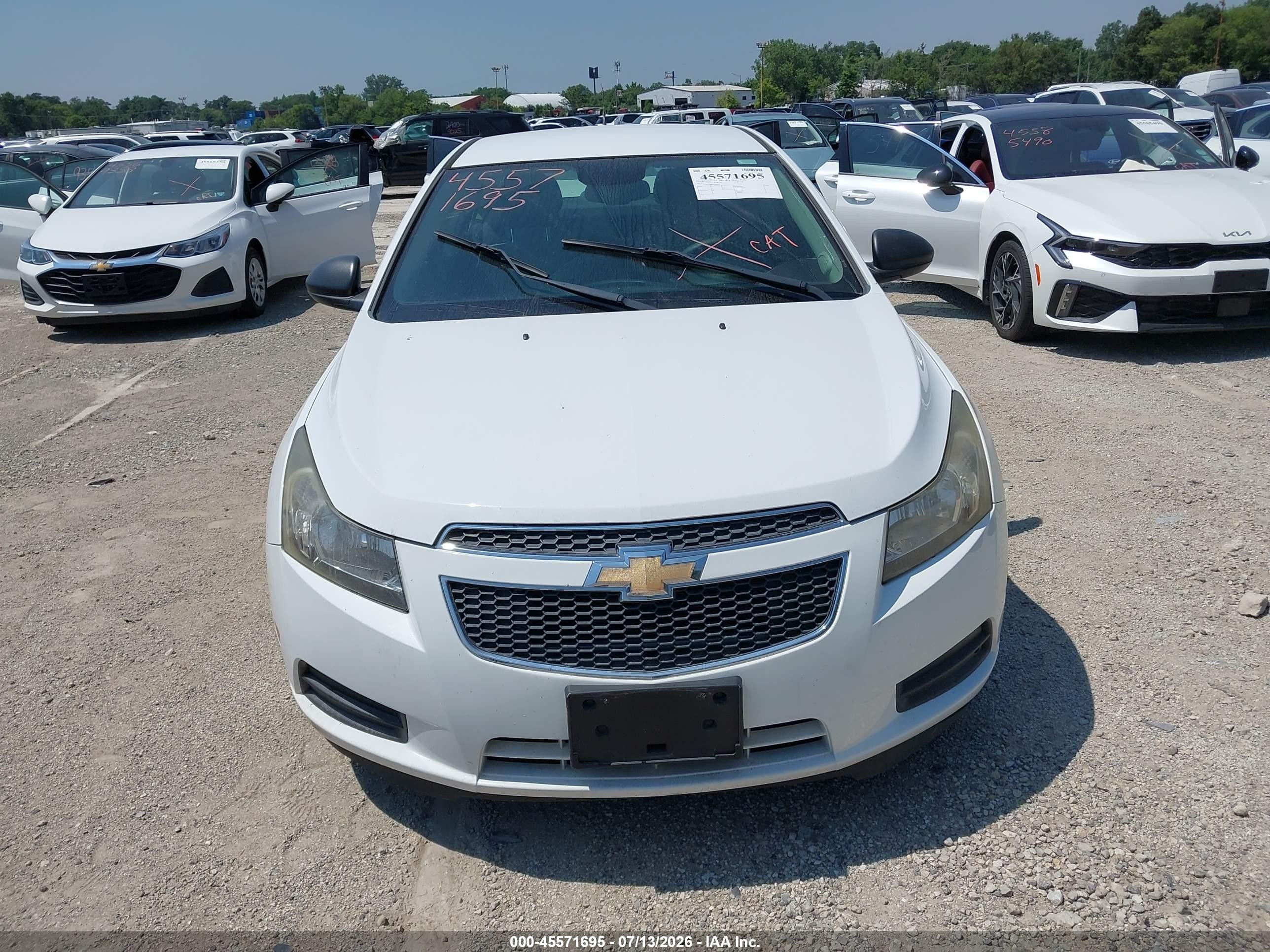2012 Chevrolet Cruze Ls Белый vin: 1G1PC5SH8C7381512