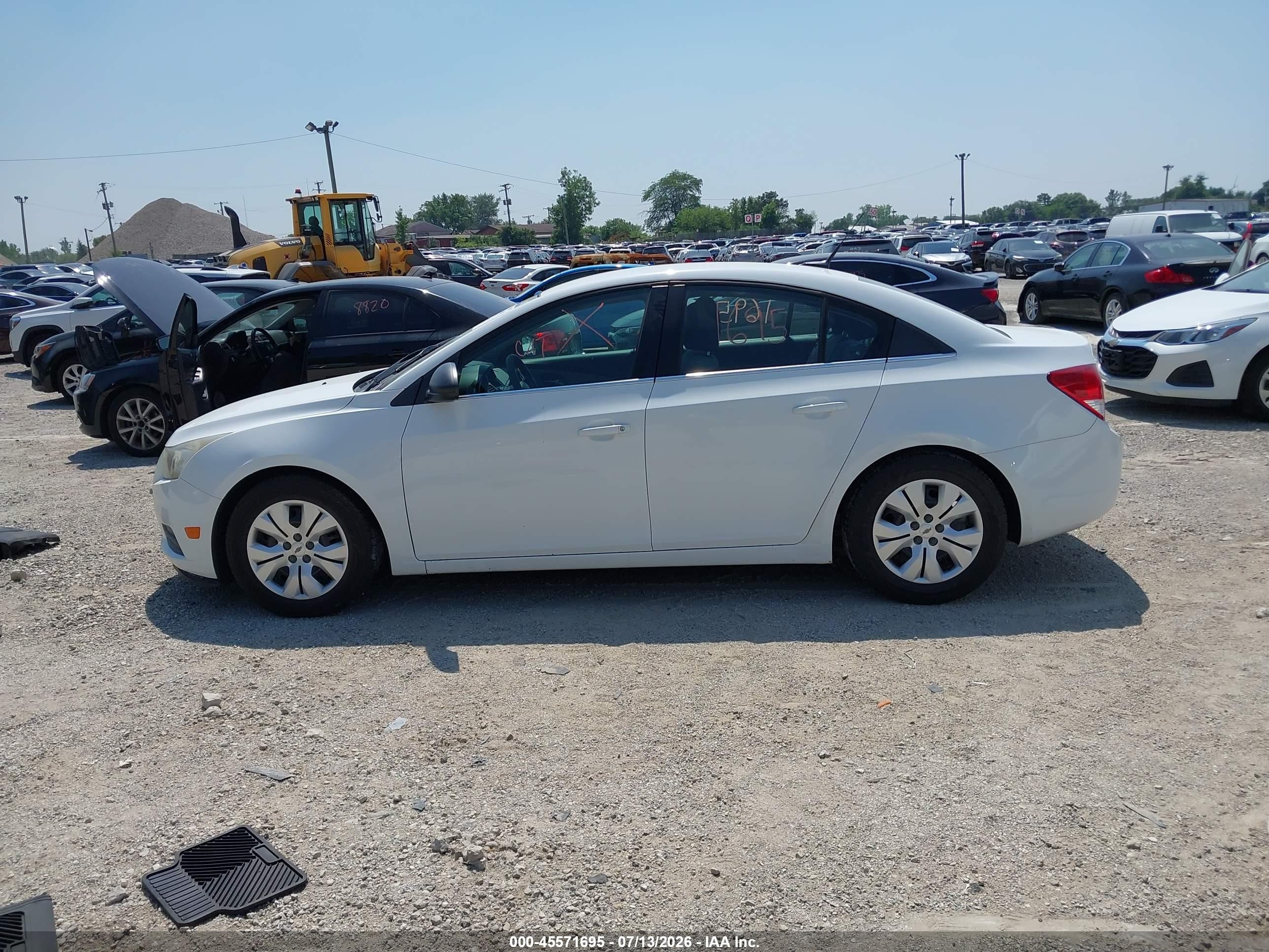 2012 Chevrolet Cruze Ls Белый vin: 1G1PC5SH8C7381512