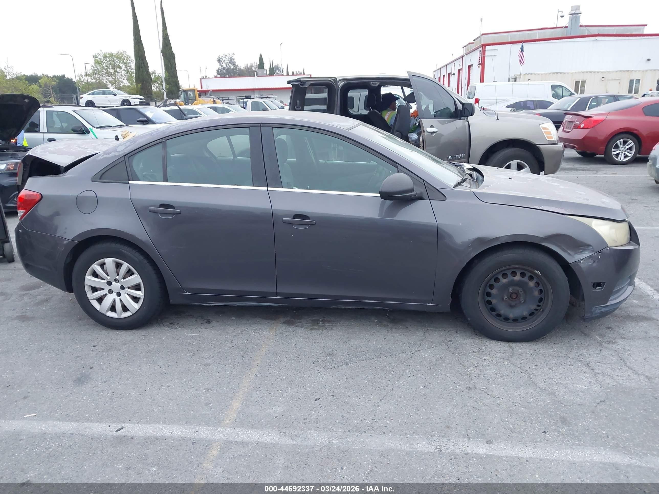 2011 Chevrolet Cruze Ls Gray vin: 1G1PC5SHOB7224927
