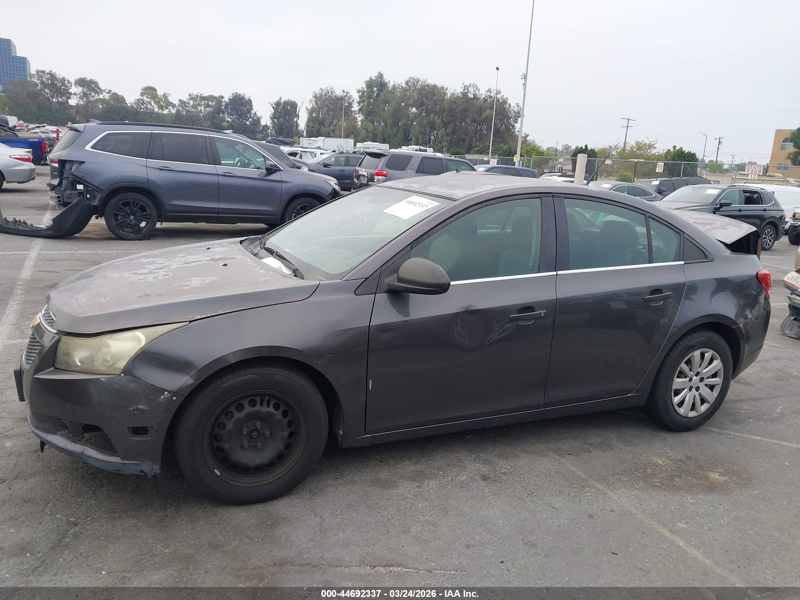 2011 Chevrolet Cruze Ls Gray vin: 1G1PC5SHOB7224927