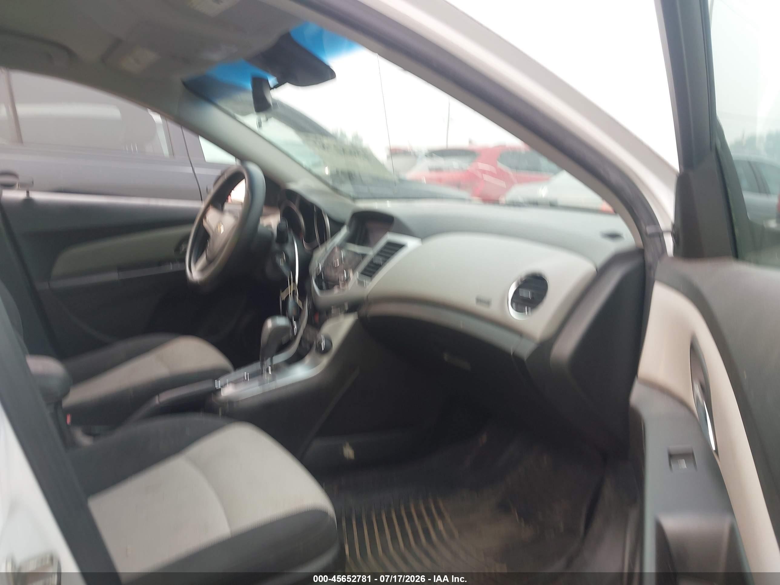 2011 Chevrolet Cruze Ls Белый vin: 1G1PC5SHXB7100986