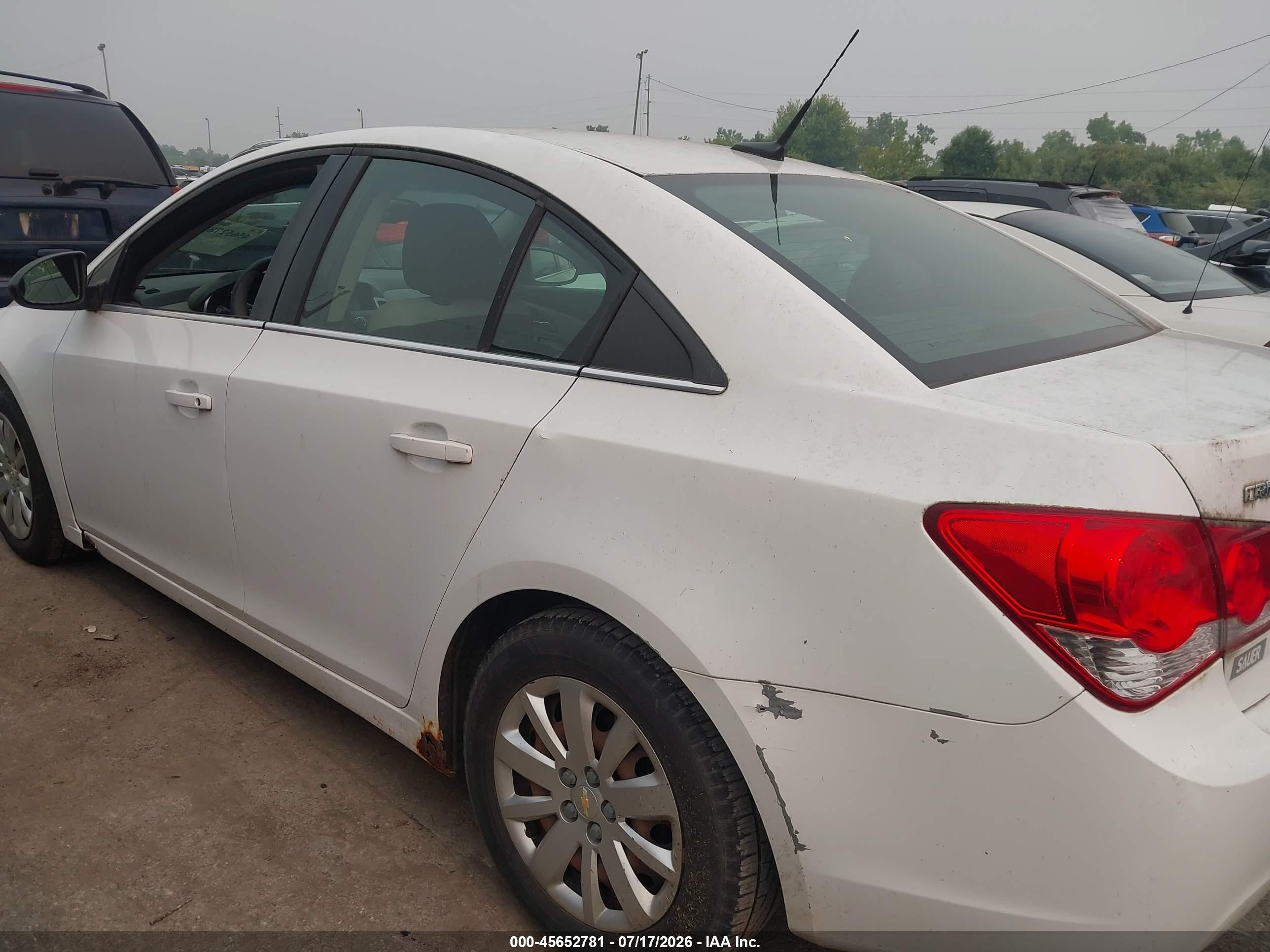 2011 Chevrolet Cruze Ls Белый vin: 1G1PC5SHXB7100986