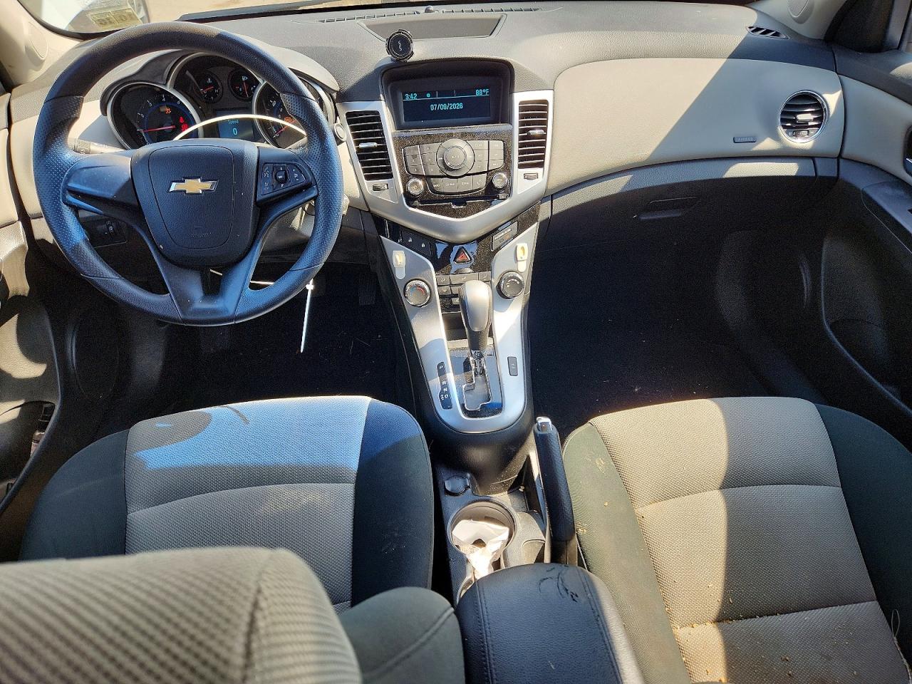 2012 Chevrolet Cruze Ls White vin: 1G1PC5SHXC7145122