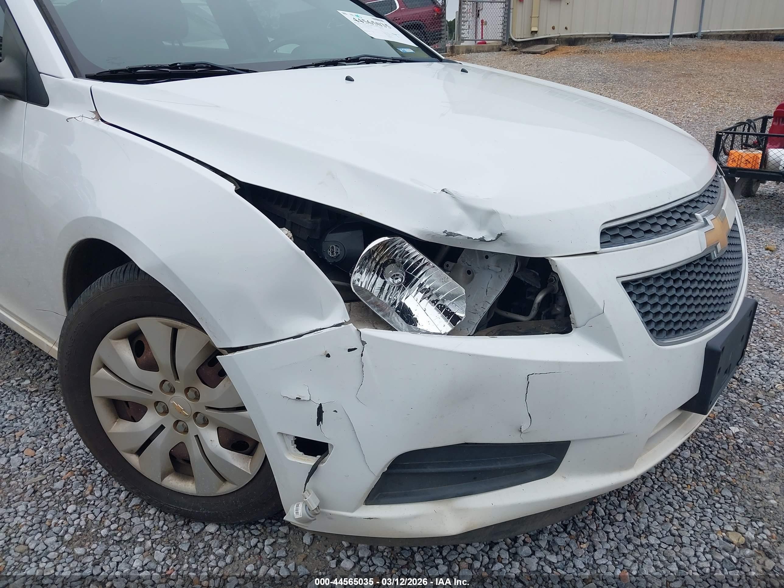 2012 Chevrolet Cruze Ls White vin: 1G1PC5SHXC7271335