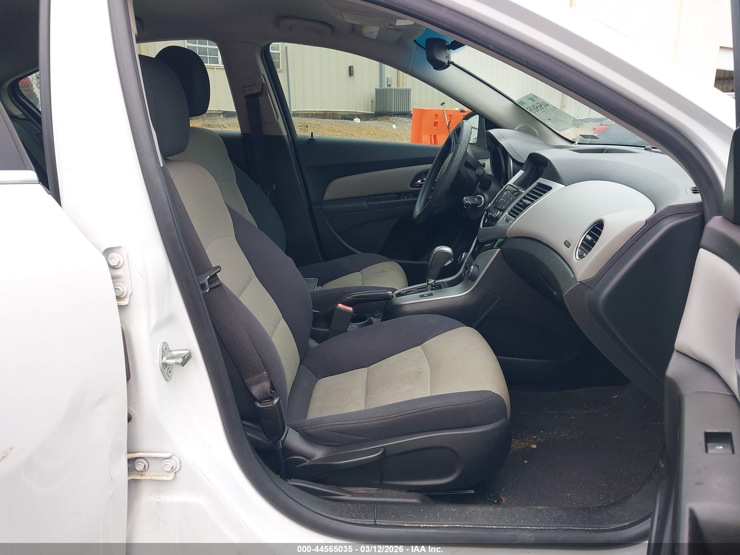 2012 Chevrolet Cruze Ls White vin: 1G1PC5SHXC7271335