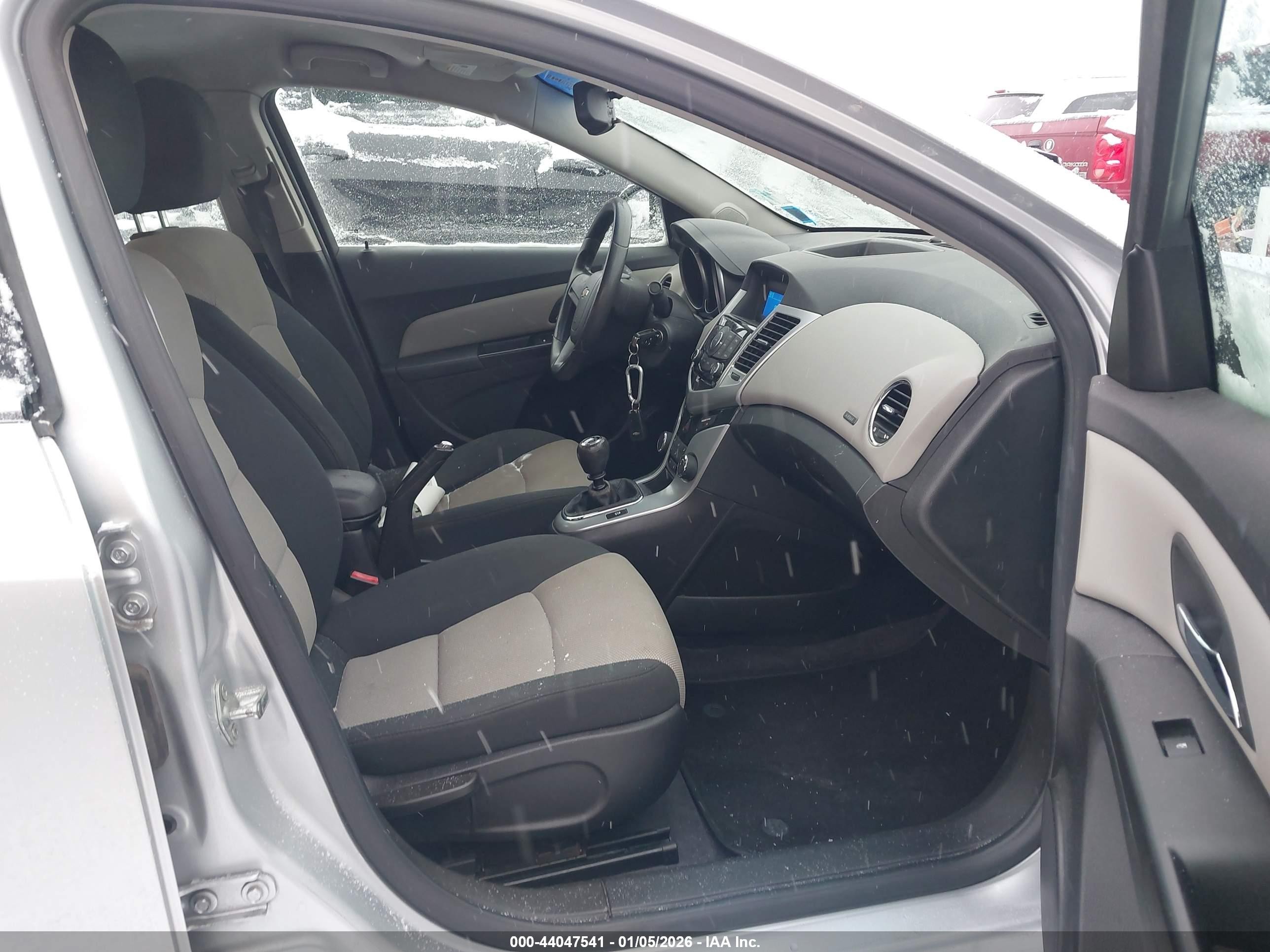 2012 Chevrolet Cruze Ls Серебряный vin: 1G1PD5SH0C7182869
