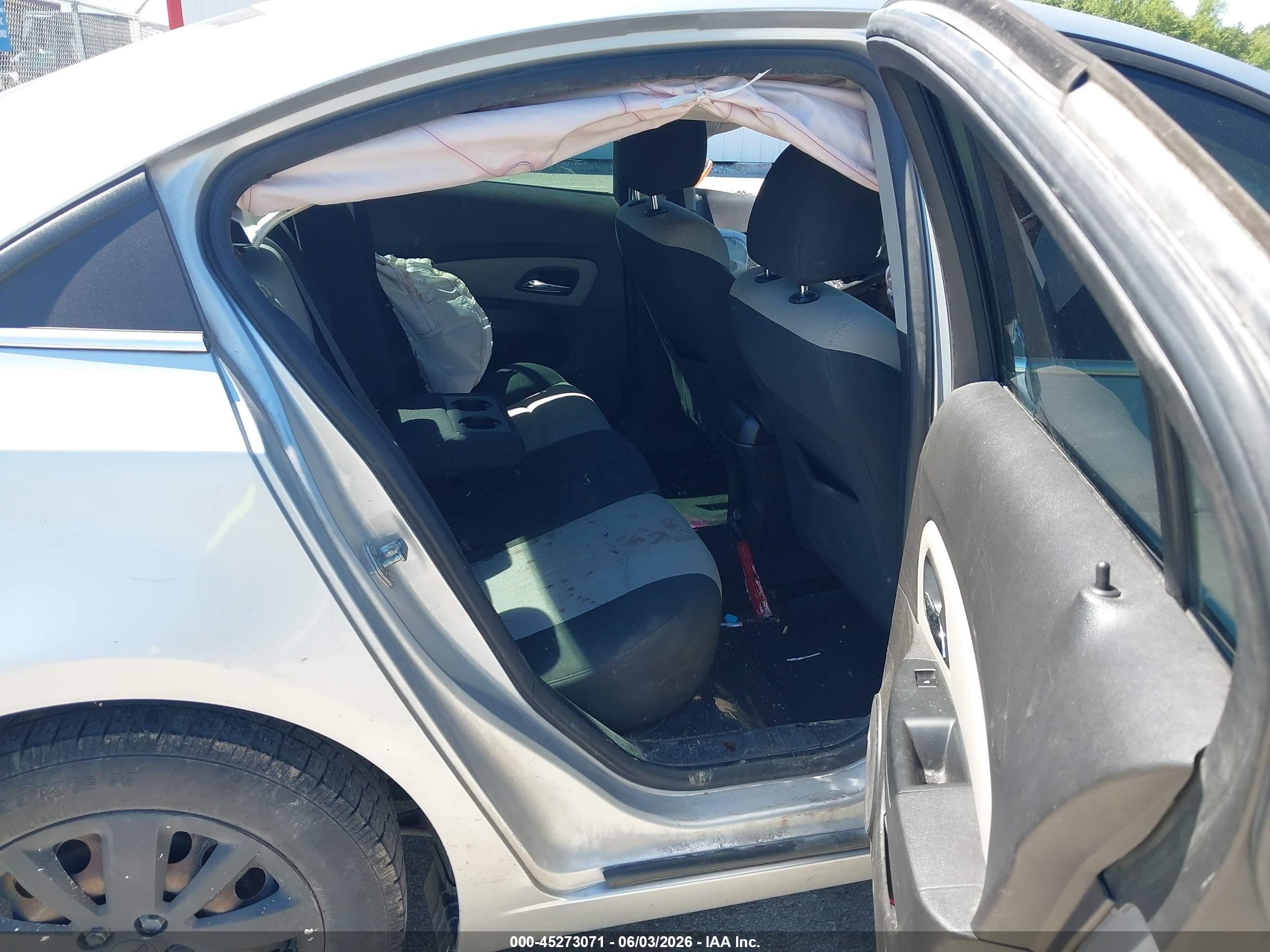 2011 Chevrolet Cruze Ls Серебряный vin: 1G1PD5SH2B7191684