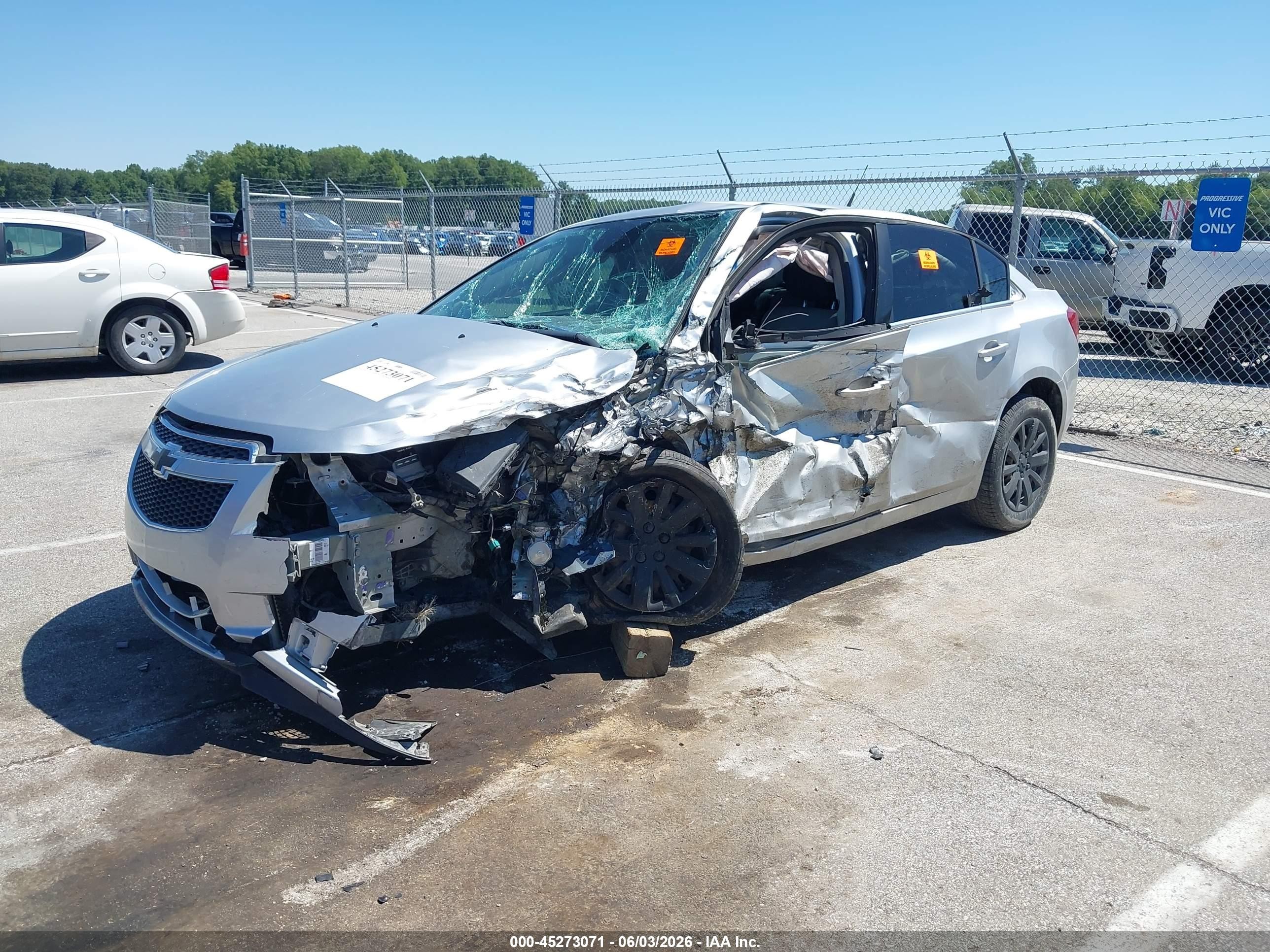 2011 Chevrolet Cruze Ls Серебряный vin: 1G1PD5SH2B7191684