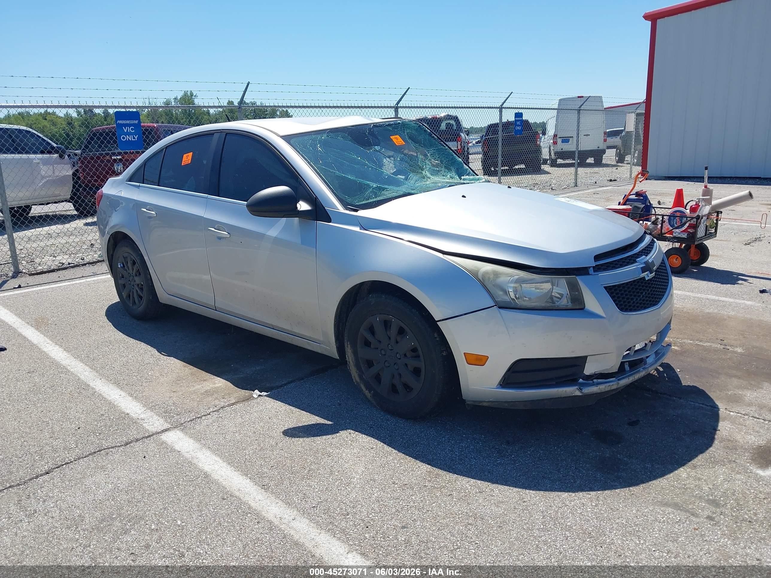 2011 Chevrolet Cruze Ls Серебряный vin: 1G1PD5SH2B7191684
