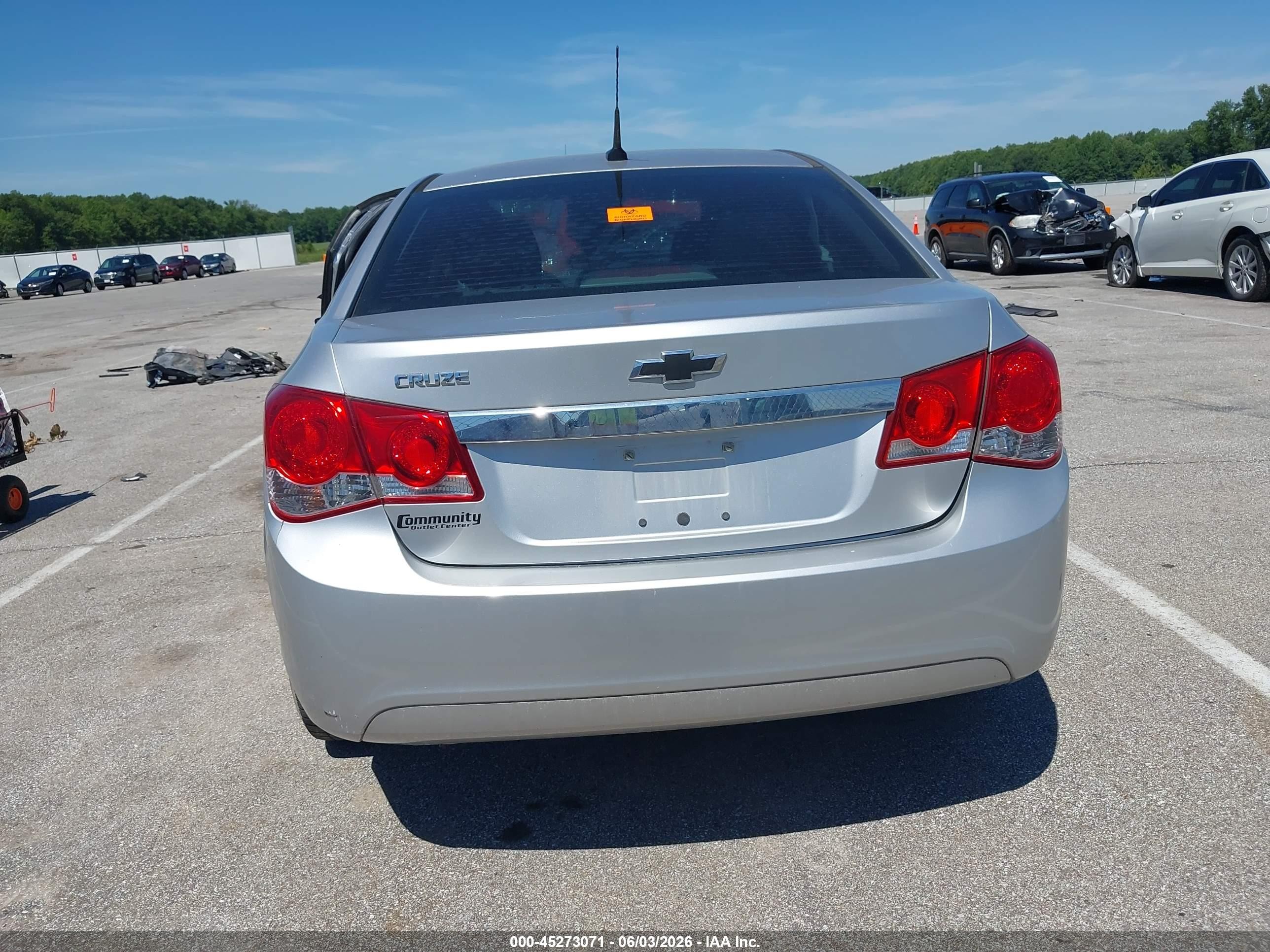 2011 Chevrolet Cruze Ls Серебряный vin: 1G1PD5SH2B7191684