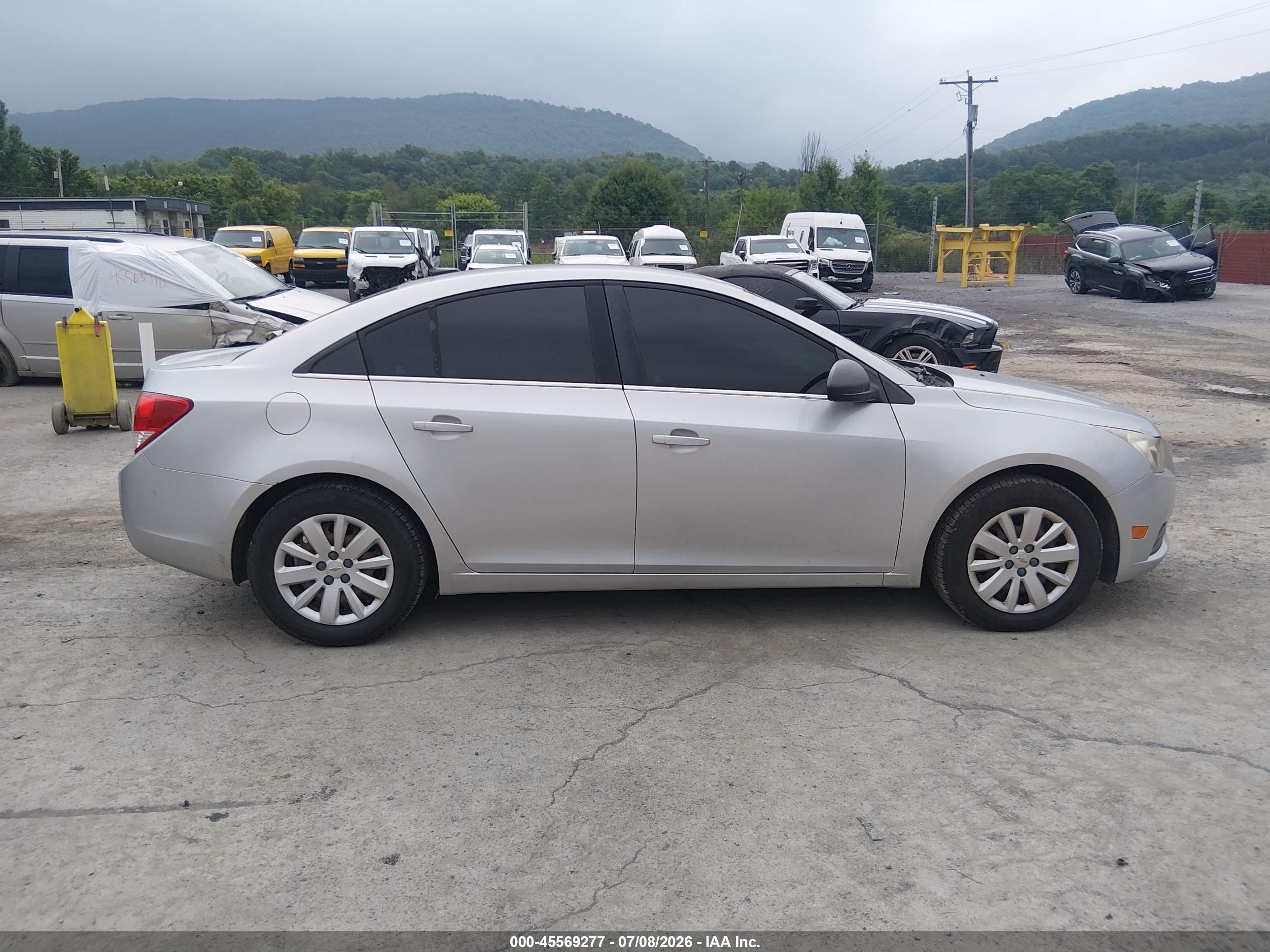2011 Chevrolet Cruze Ls Silver vin: 1G1PD5SH8B7297007