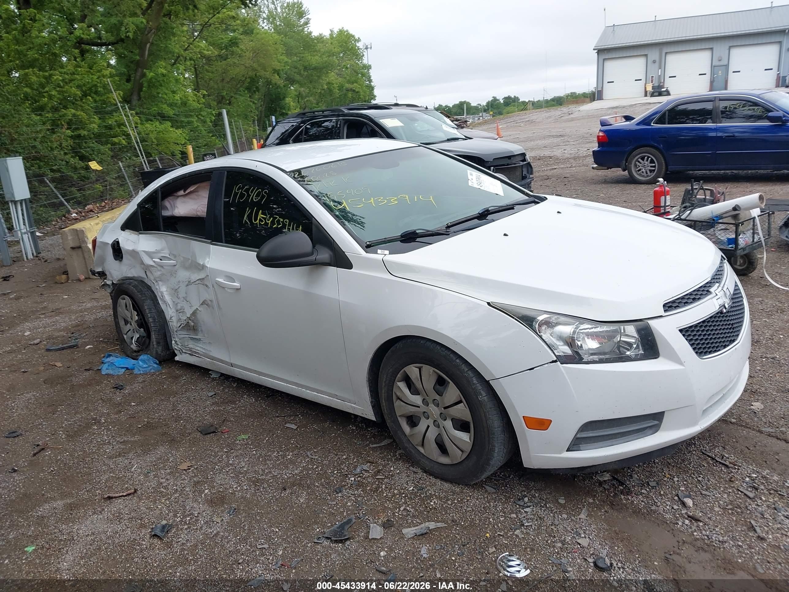 2012 Chevrolet Cruze Ls White vin: 1G1PD5SH9C7195409