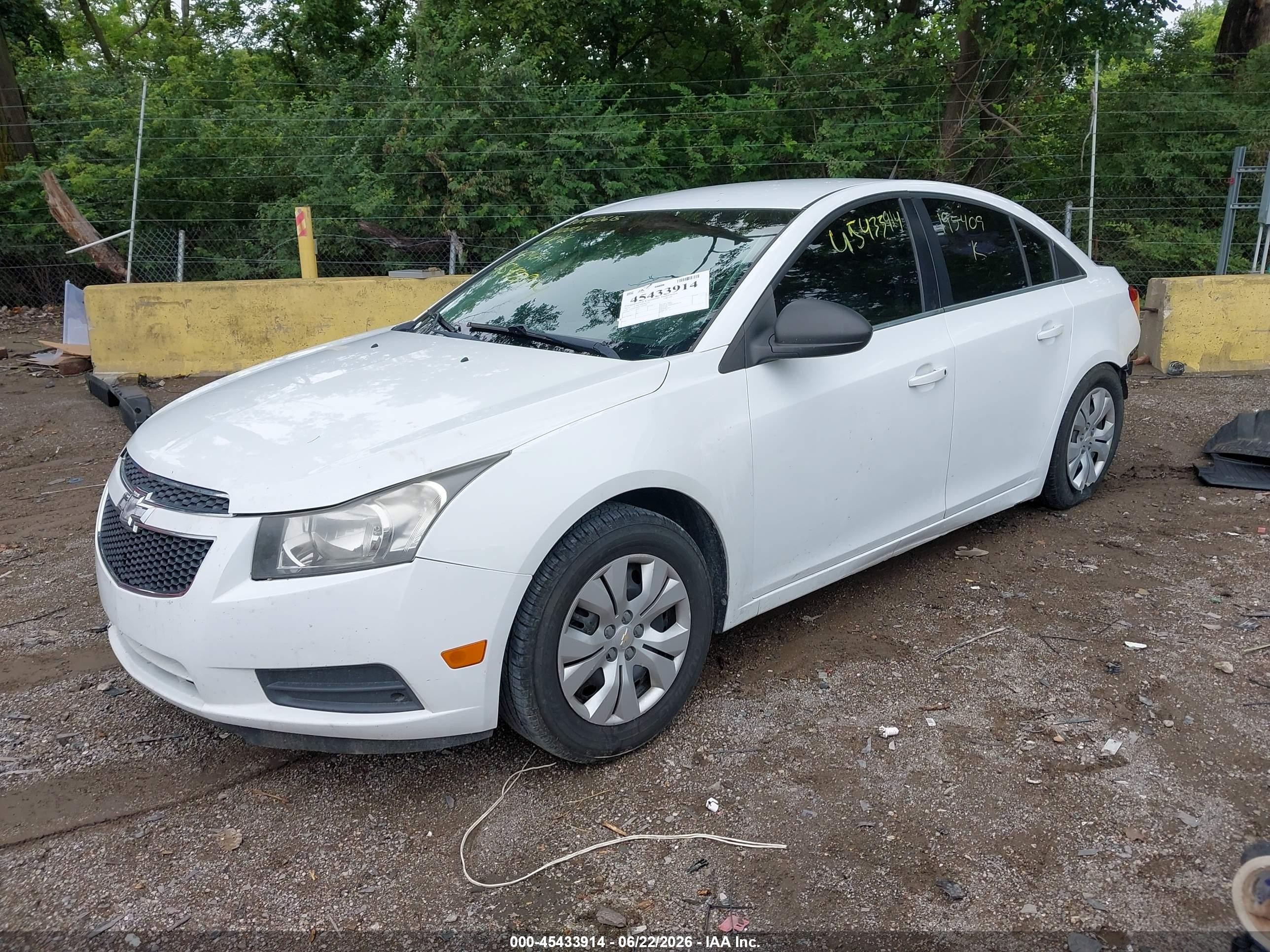 2012 Chevrolet Cruze Ls White vin: 1G1PD5SH9C7195409