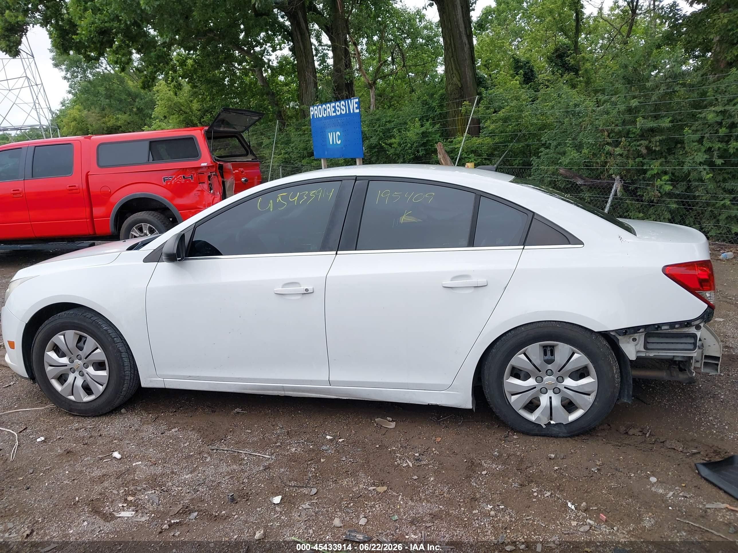 2012 Chevrolet Cruze Ls White vin: 1G1PD5SH9C7195409