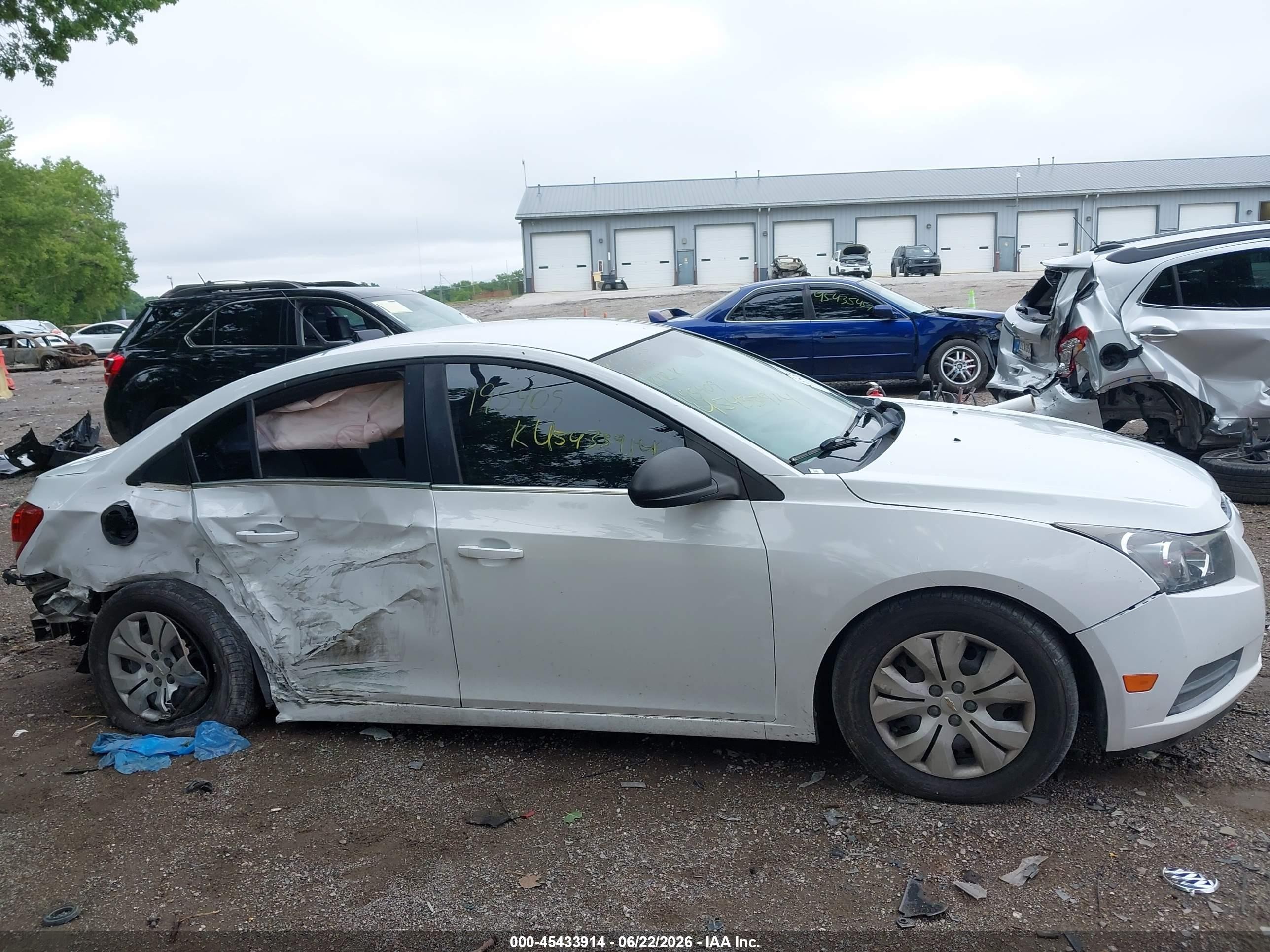 2012 Chevrolet Cruze Ls White vin: 1G1PD5SH9C7195409