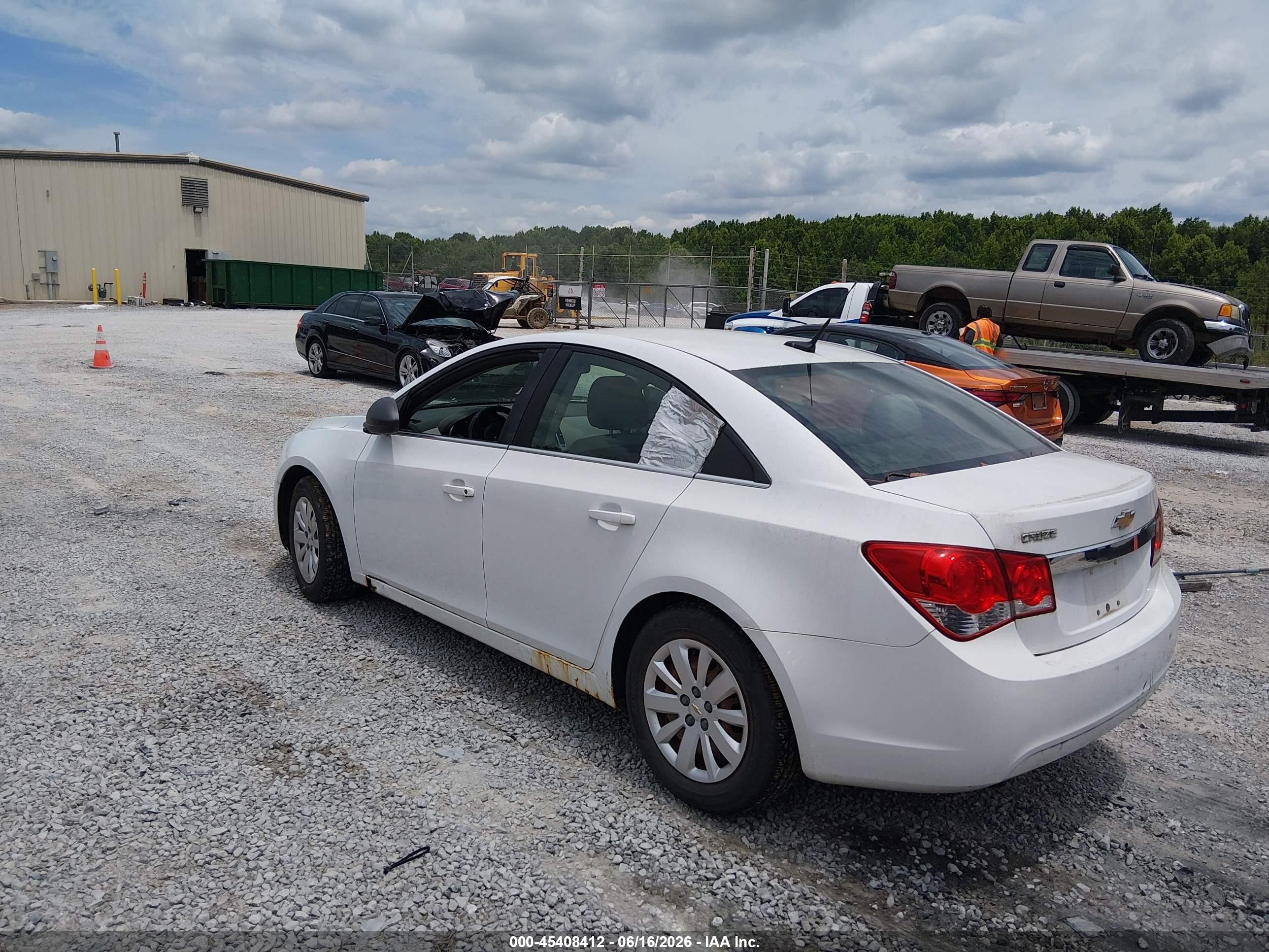 2011 Chevrolet Cruze Ls White vin: 1G1PD5SHXB7301686