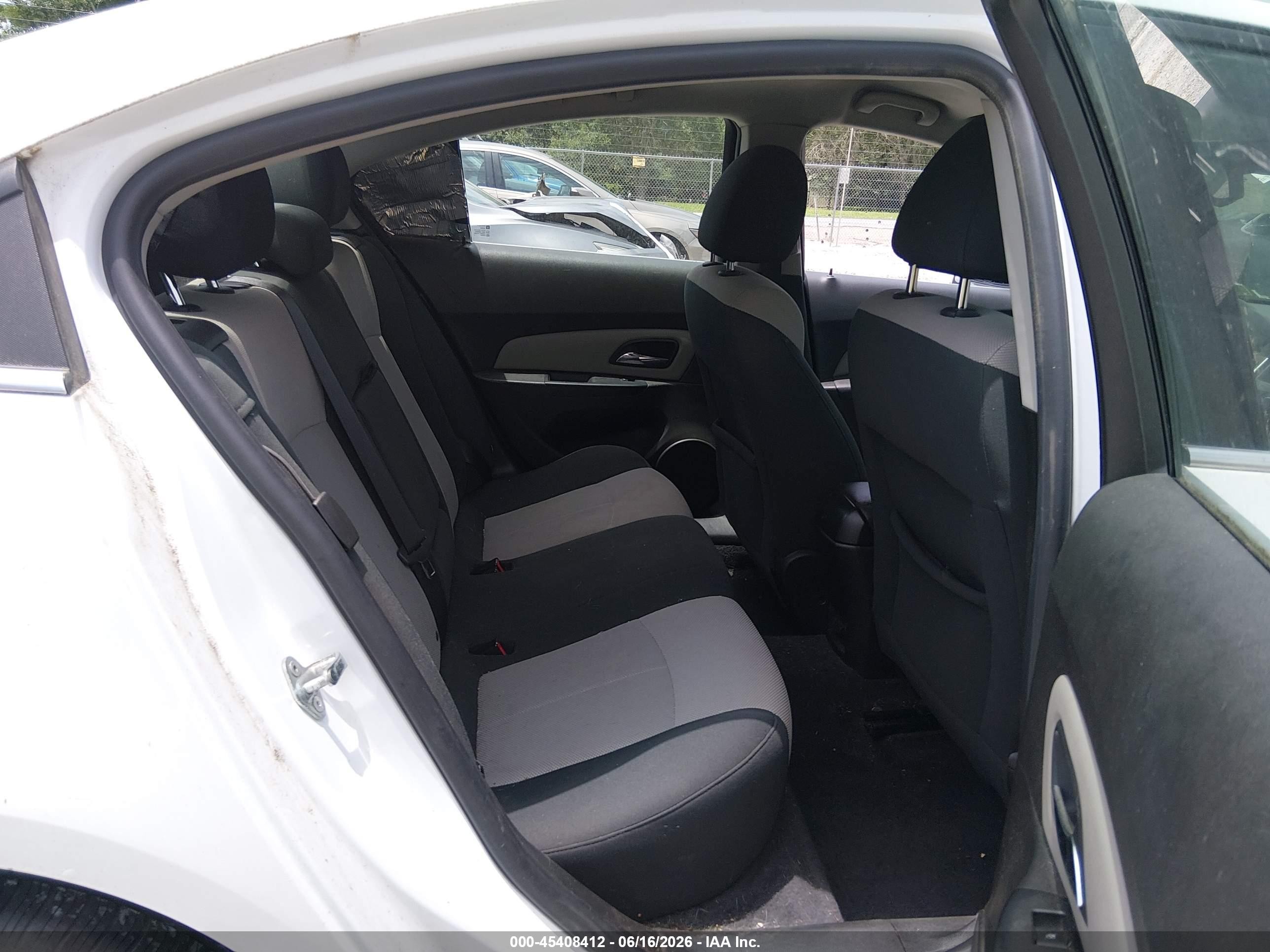 2011 Chevrolet Cruze Ls White vin: 1G1PD5SHXB7301686