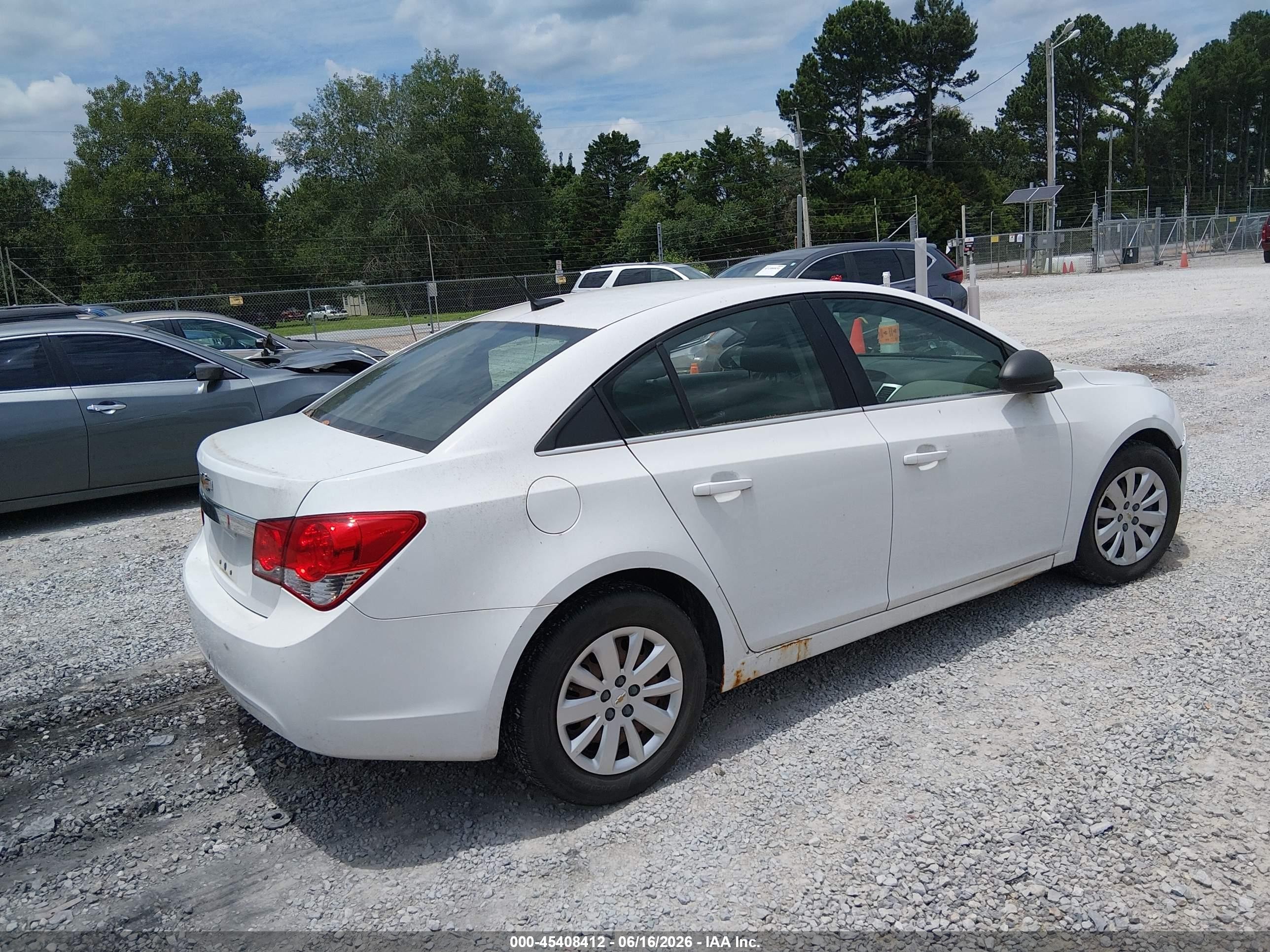 2011 Chevrolet Cruze Ls White vin: 1G1PD5SHXB7301686