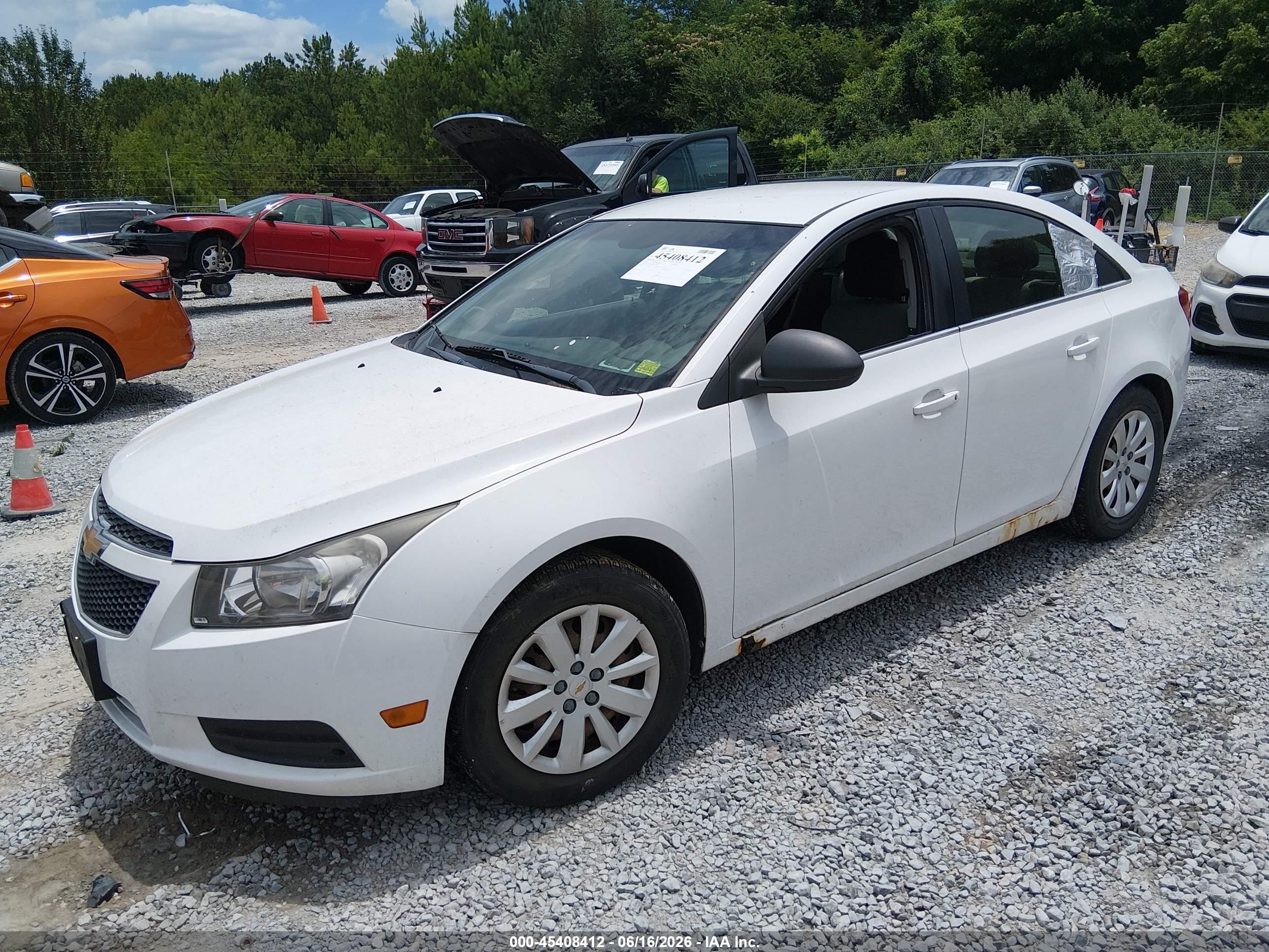 2011 Chevrolet Cruze Ls White vin: 1G1PD5SHXB7301686