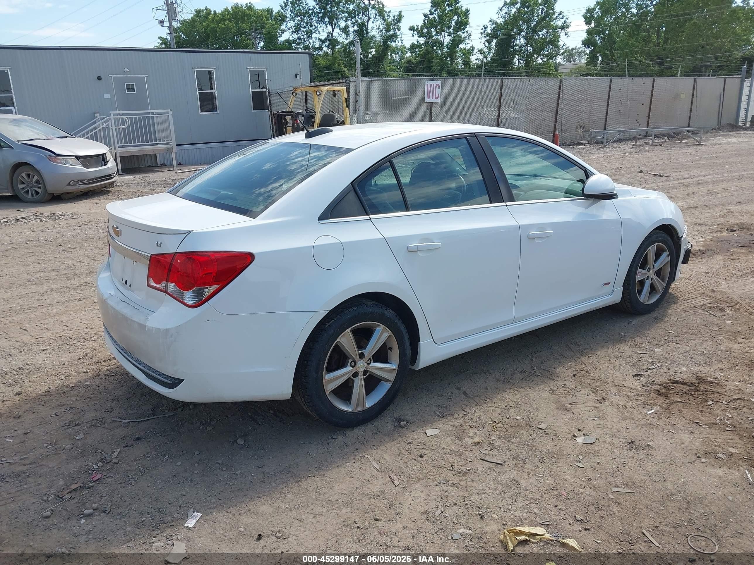 2015 Chevrolet Cruze 2lt Auto White vin: 1G1PE5SB2F7123111