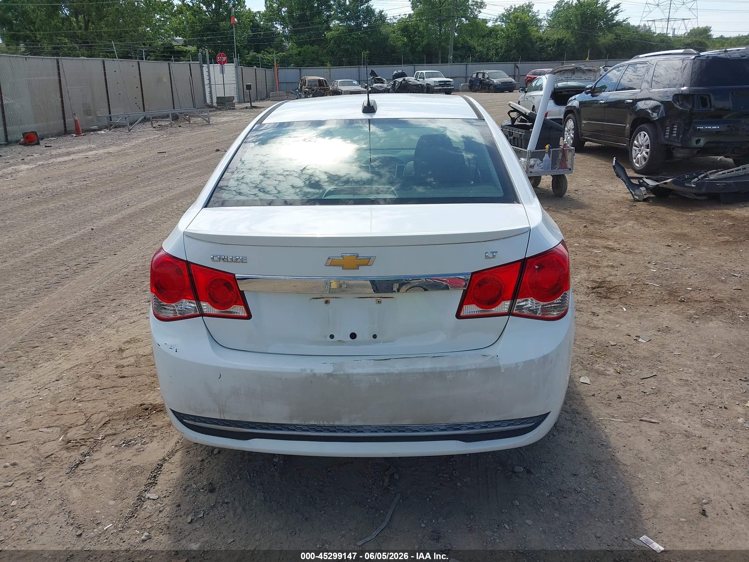 2015 Chevrolet Cruze 2lt Auto White vin: 1G1PE5SB2F7123111