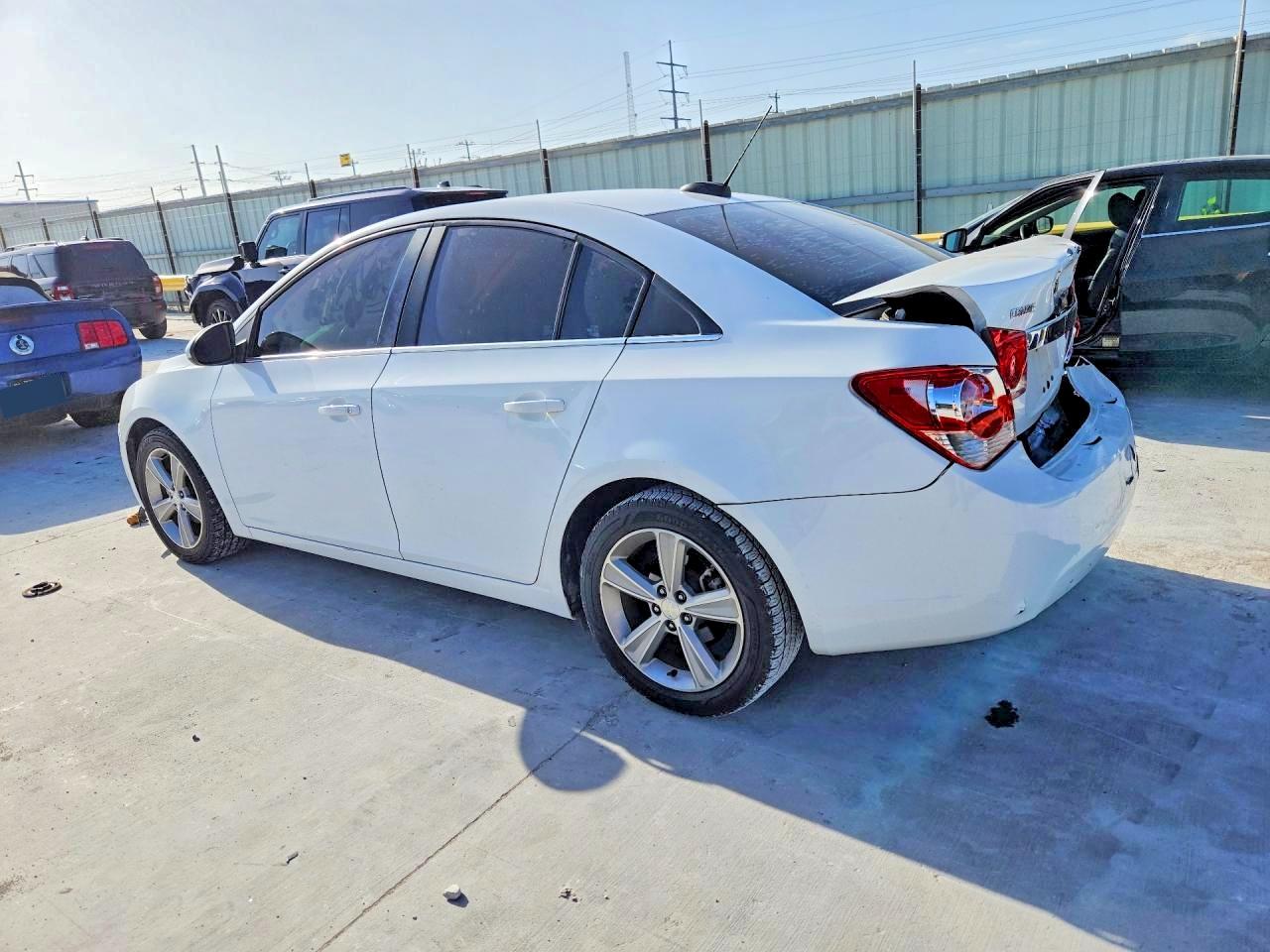 2015 Chevrolet Cruze Lt White vin: 1G1PE5SB2F7197967